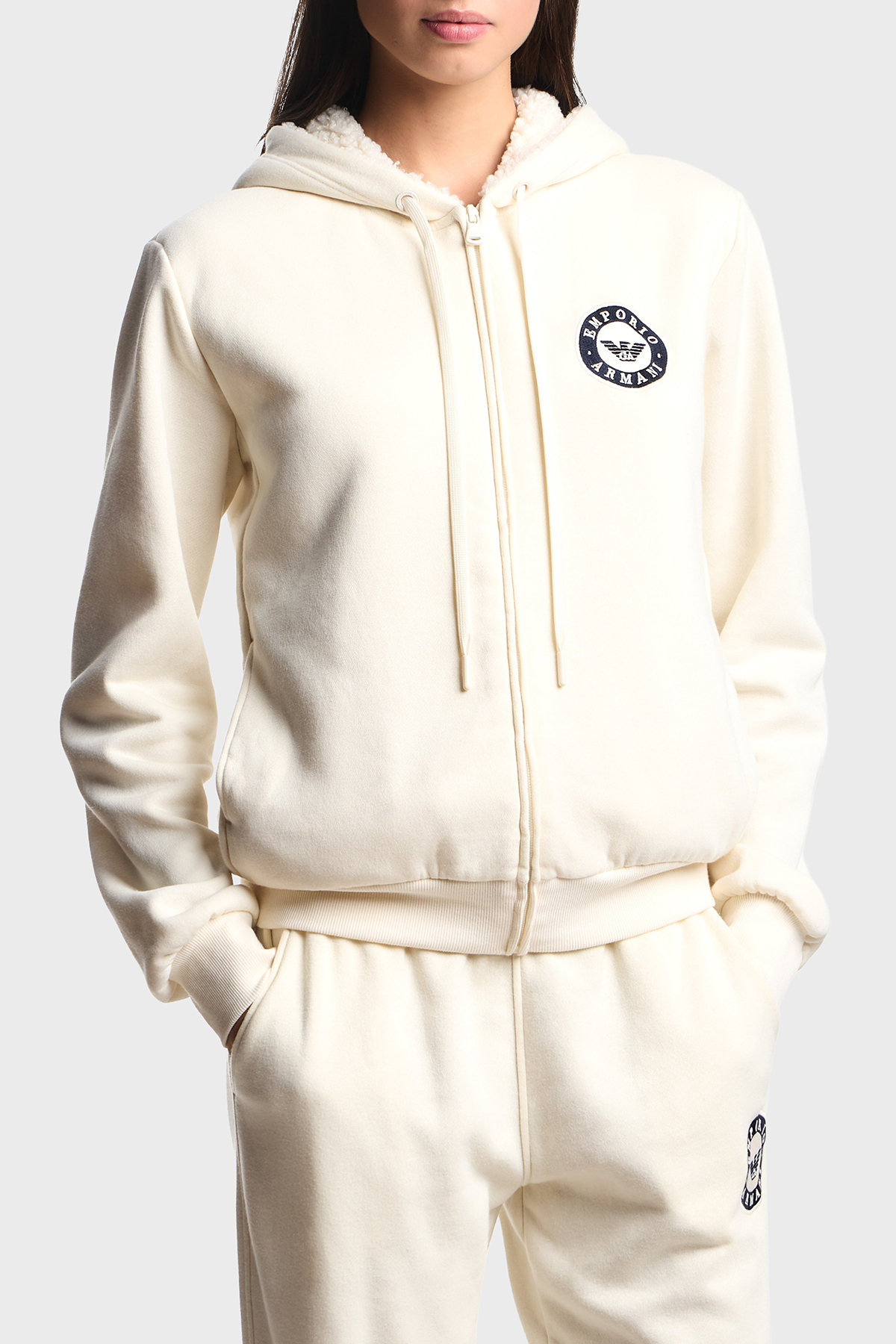 Emporio Armani Pamuklu Relaxed Fit Kapüşonlu İçi Yumuşak Tüylü Fermuarlı Kadın Sweat EW001935 AF15363 U1054 EKRU