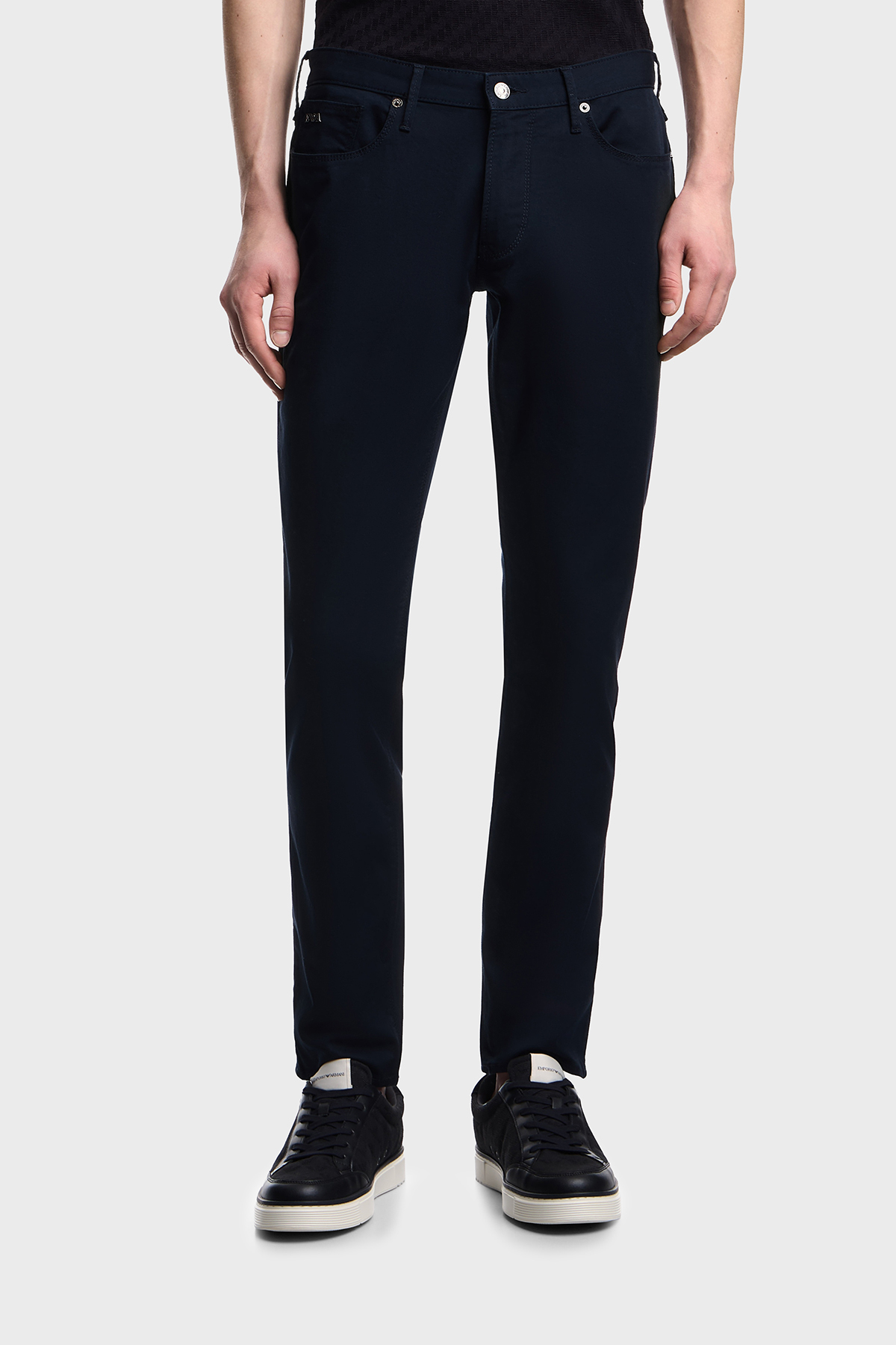 Emporio Armani Pamuklu Slim Fit Düşük Bel Jeans Erkek Kot Pantolon EM000121 AF22611 UB118 LACİVERT