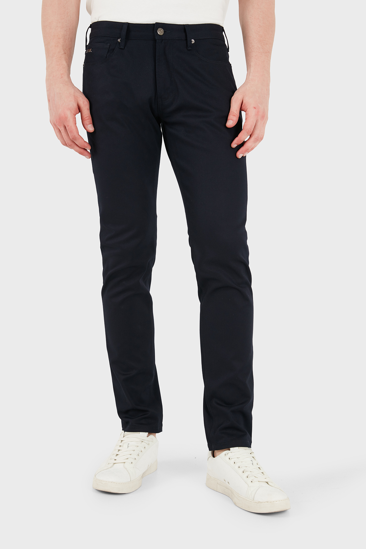 Emporio Armani Pamuklu Slim Fit Düşük Bel Jeans Erkek Kot Pantolon EM000121 AF23021 UB118 LACİVERT
