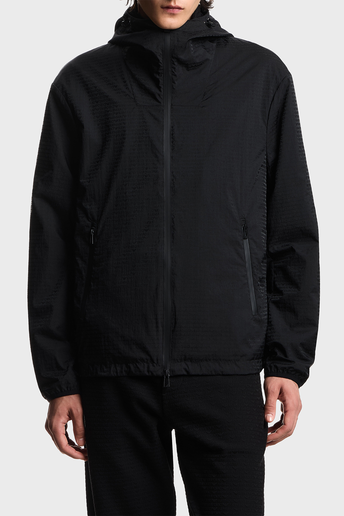 Emporio Armani Regular Fit Logolu Kapüşon Yaka Erkek Mont EM004952 AF15384 UC001 SİYAH