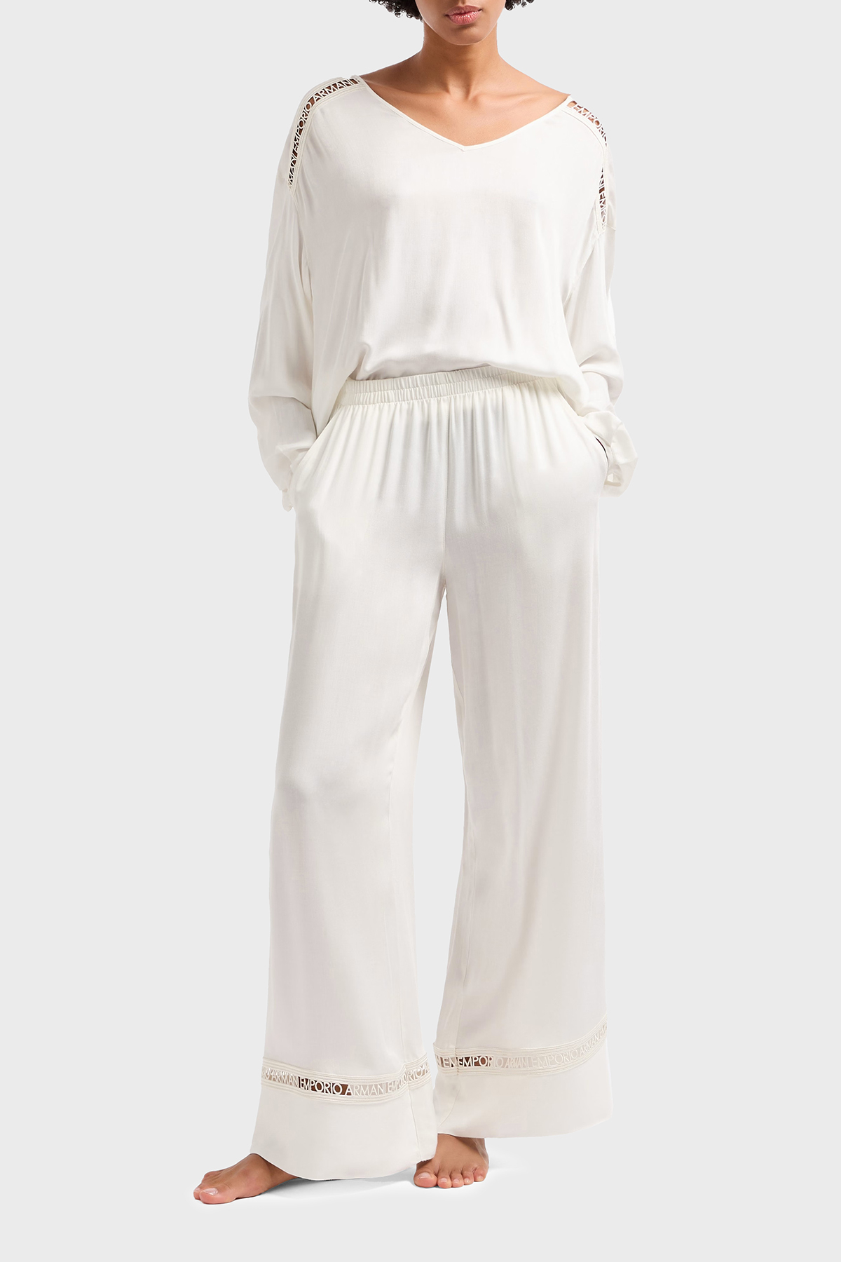 Emporio Armani Relaxed Fit Bol Paça Logo Dantelli Kadın Pantolon EW000790 AF12188 U1131 BEYAZ