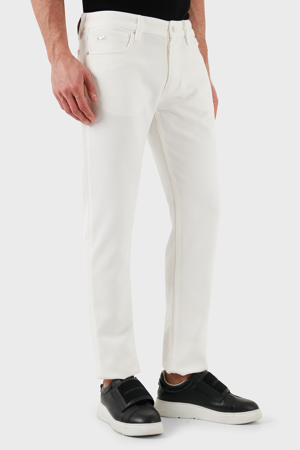 Emporio Armani Slim Fit Düşük Bel Düz Paça Jeans Erkek Kot Pantolon EM000668 AF12631 U0003 BEYAZ