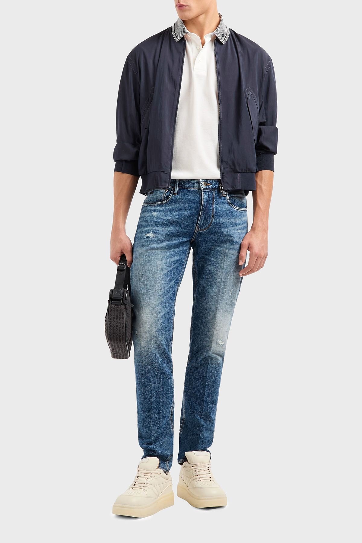 Emporio Armani Streç Pamuklu Slim Fit Düşük Bel Dar Paça Jeans Erkek Kot Pantolon EM000121 AF13281 MB002 LACİVERT