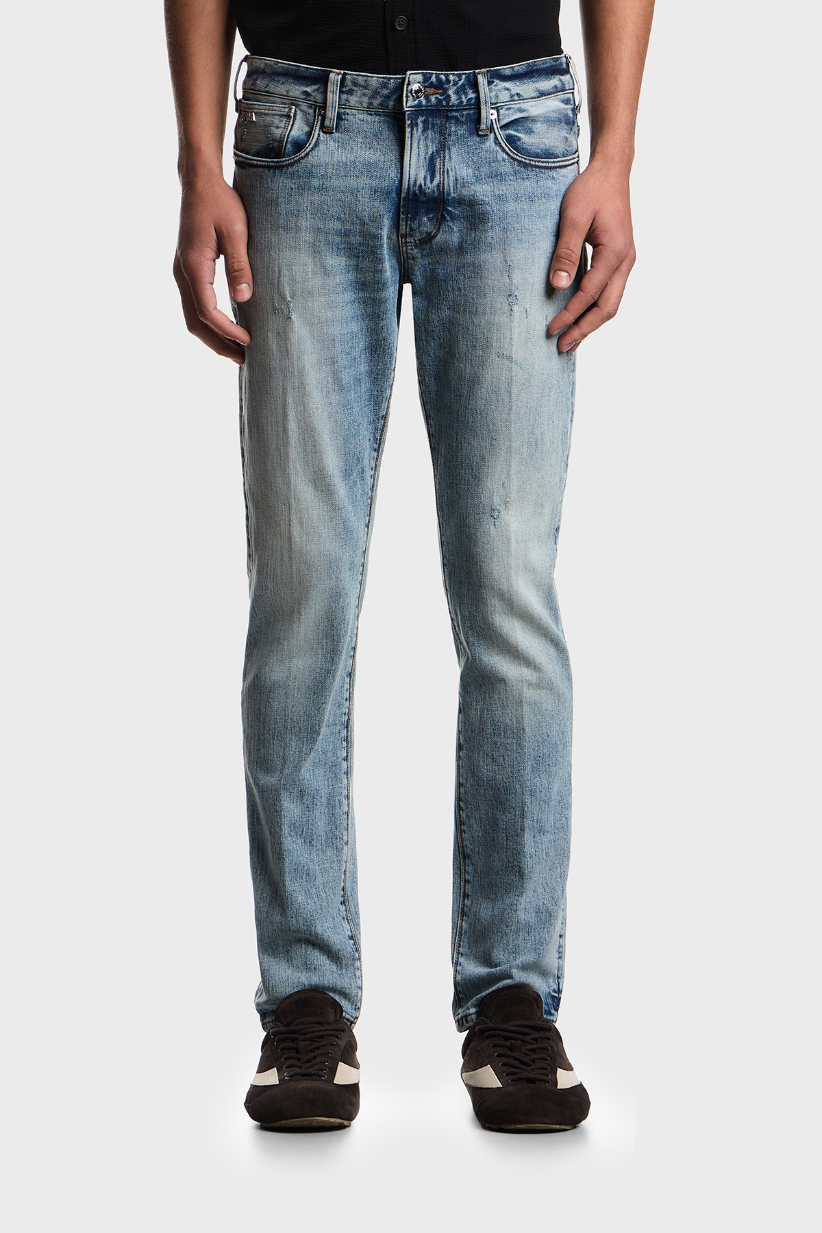 Emporio Armani Streç Pamuklu Slim Fit Düşük Bel Dar Paça Jeans Erkek Kot Pantolon EM000121 AF17485 MB002 LACİVERT