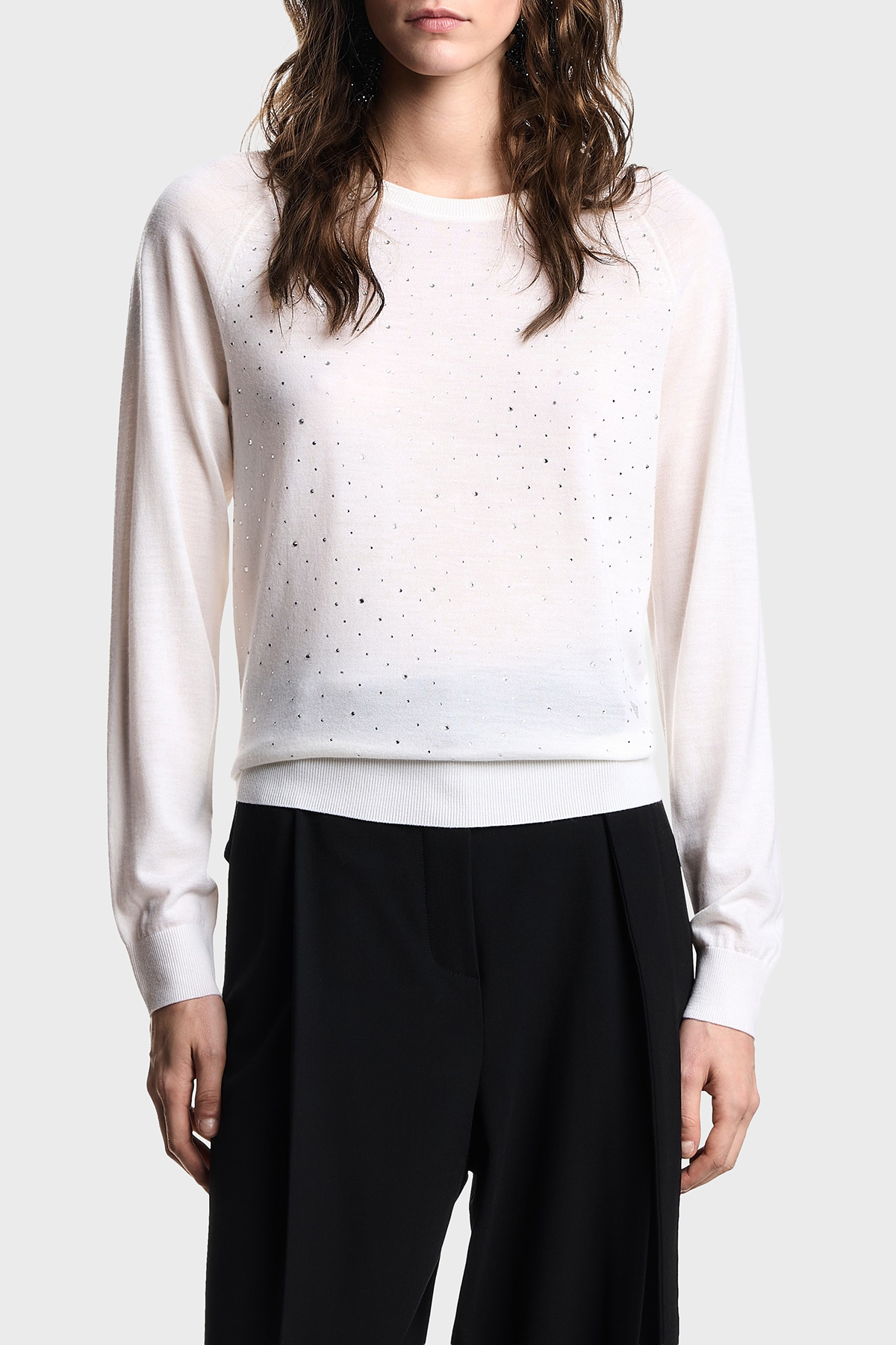 Emporio Armani Taşlı Logolu Yünlü Regular Fit Bisiklet Yaka Kadın Kazak EW001263 AF19176 F0015 BEYAZ