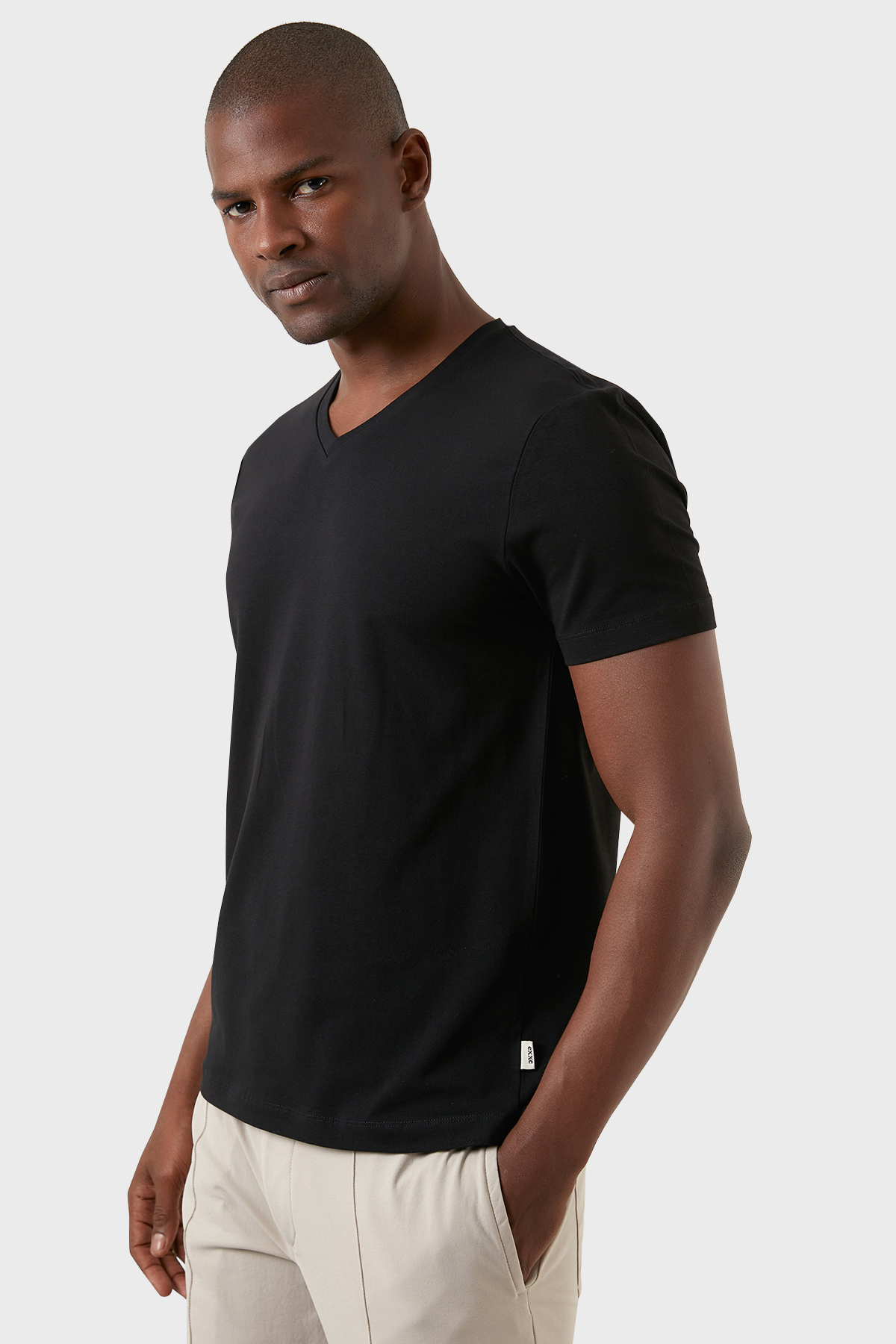 Exxe Pamuklu Regular Fit V Yaka Basic Erkek T Shirt EXXEMODJ000V SİYAH
