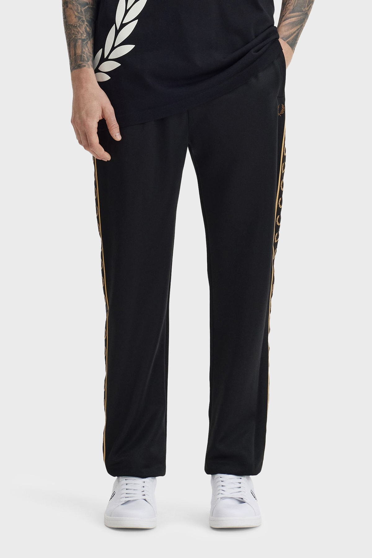 Fred Perry Pamuk Karışımlı Regular Fit Logo Şeritli Normal Bel Erkek Pantolon T5507 90A SİYAH
