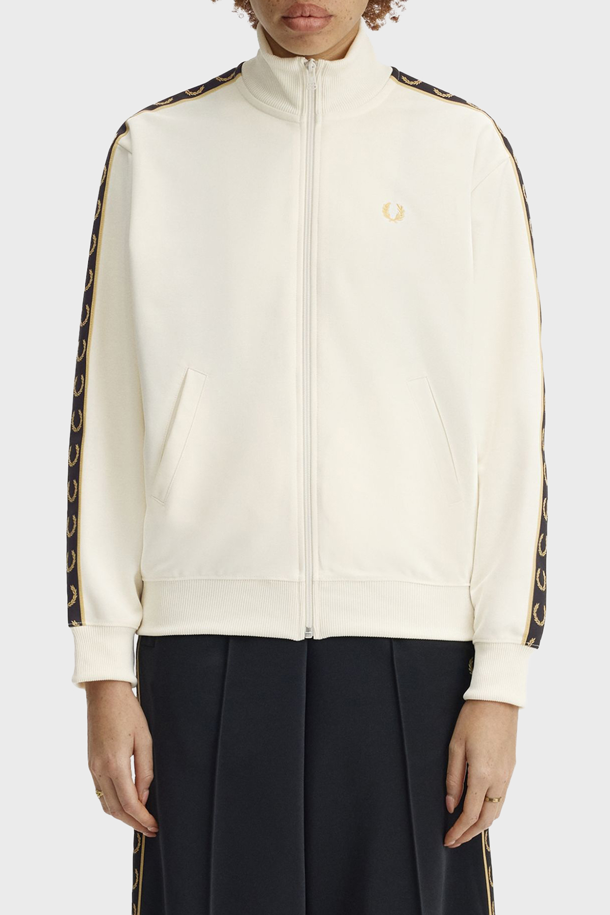 Fred Perry Pamuk Karışımlı Relaxed Fit Logo şeritli Dik Yaka Fermuarlı Kadın Sweat J9100 560 EKRU