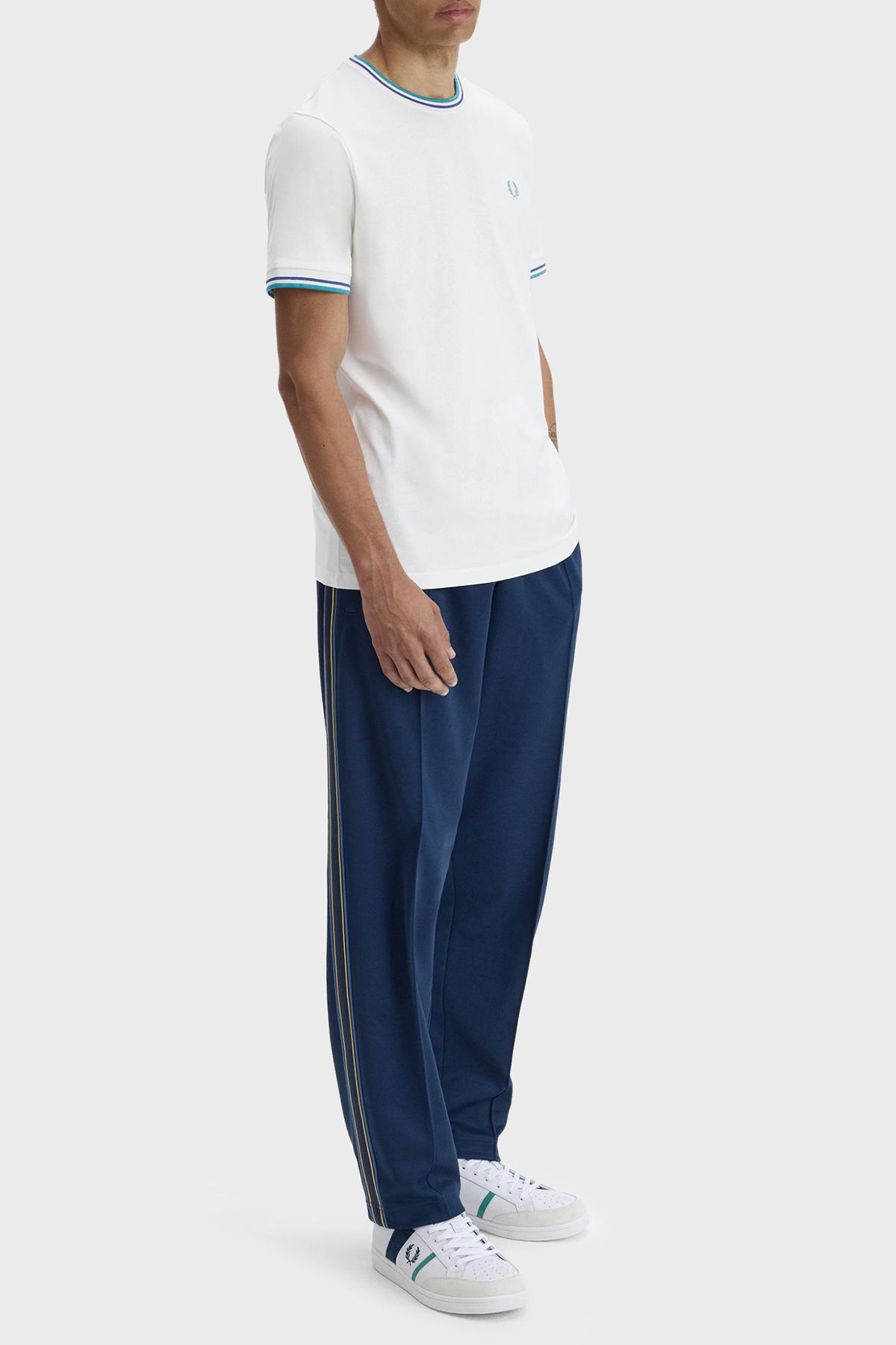 Fred Perry Pamuklu Regular Fit Logolu Bisiklet Yaka Erkek T Shirt M1588V 94A KREM