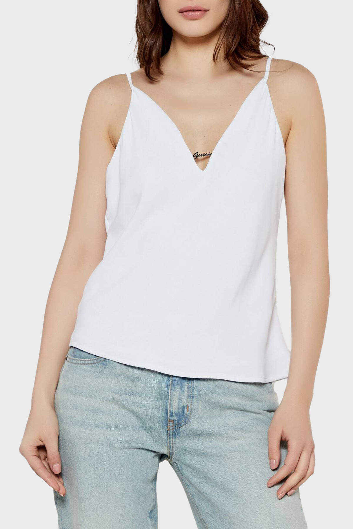 Guess Caroline Regular Fit V Yaka Logolu  W5GH58WGLD2 Kadın Top W5GH58 WGLD2 G011 BEYAZ