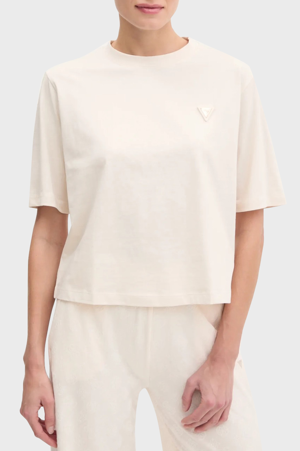 Guess Colette Boxy % 100 Pamuk Relaxed Fit Logolu  V4BI21I3Z14 Kadın T Shirt V4BI21 I3Z14 G6K5 EKRU