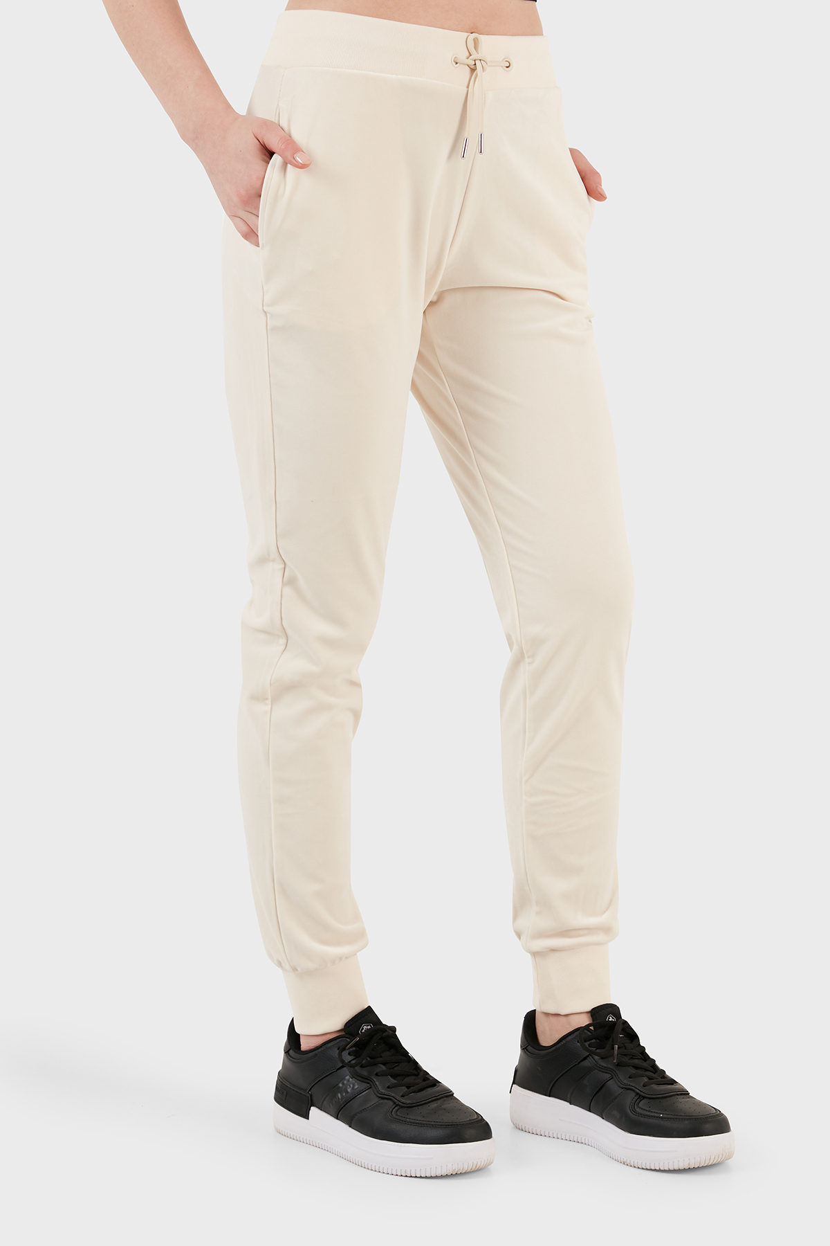 Guess Couture Relaxed Fit Kadife Jogger  V3BB27KBXI2 Kadın Pantolon V3BB27KBXI2 G1F7 EKRU