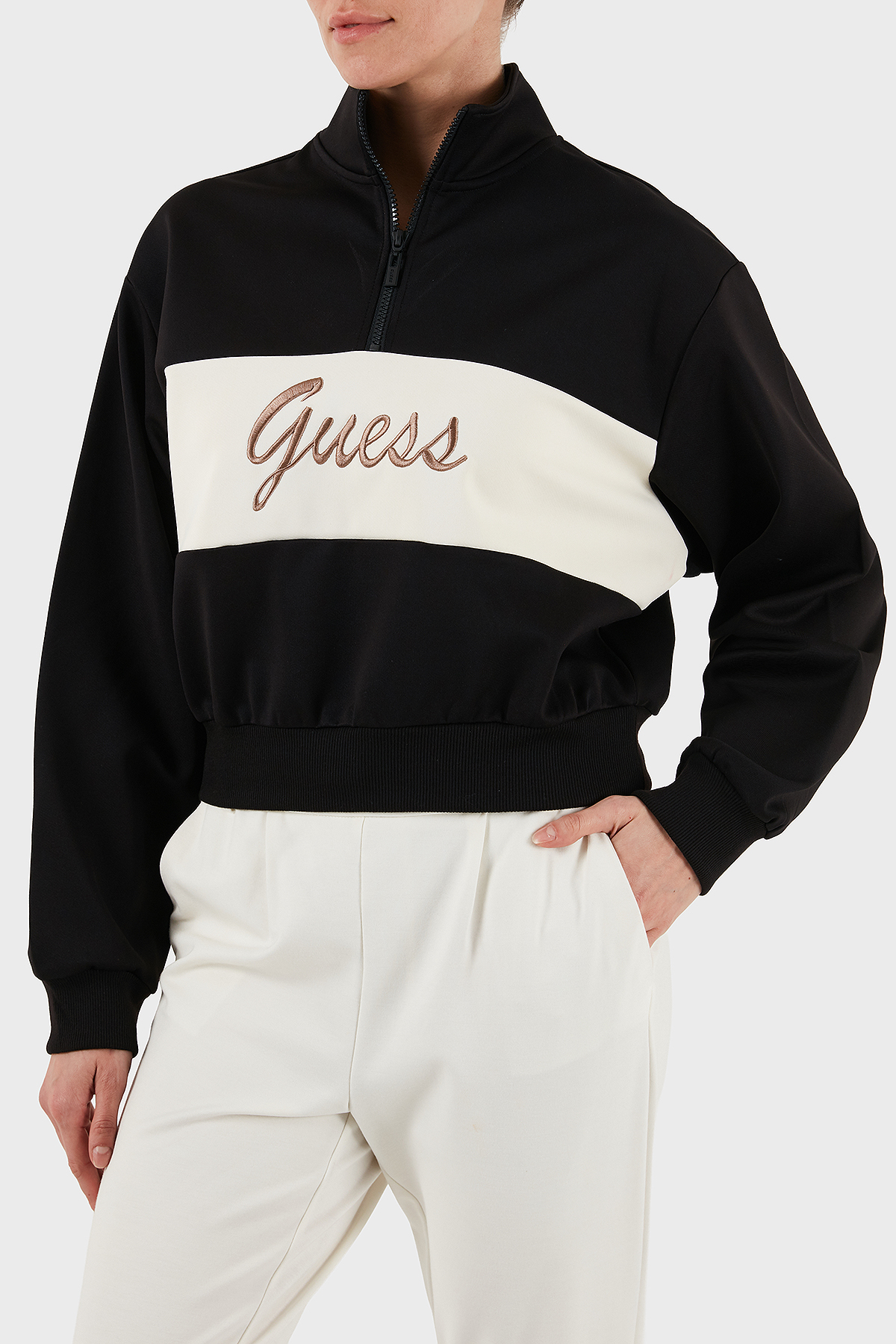Guess Fabia Streç Logolu Regular Fit Yarım Fermuarlı Dik Yaka Kısa  V5BQ00KCX22 Kadın Sweat V5BQ00 KCX22 JBLK SİYAH