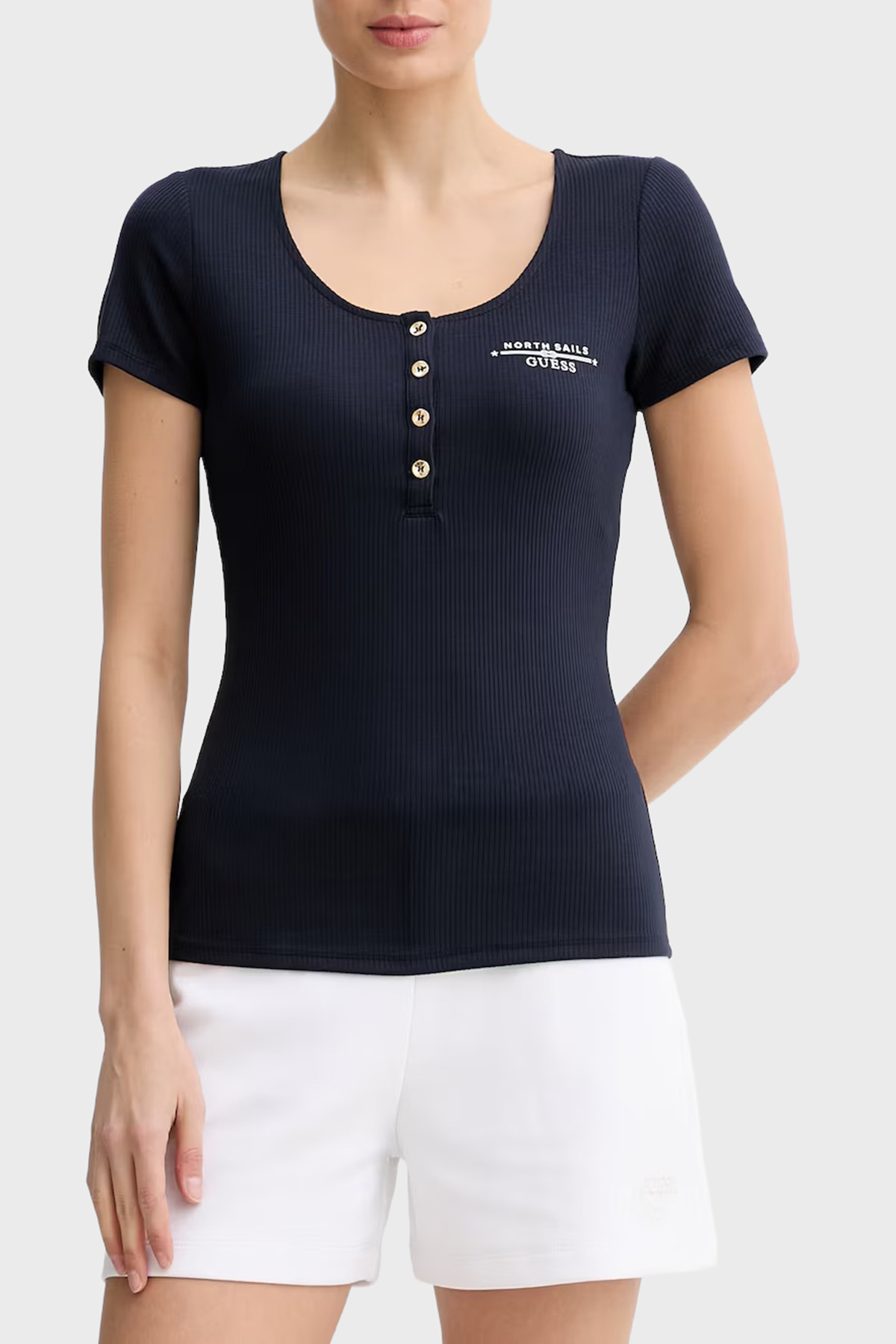 Guess Guessxns Slim Fit Logolu Düğmeli Yuvarlak Yaka  W6GP01K2658 Kadın Top W6GP01 K2658 G7V2 SİYAH
