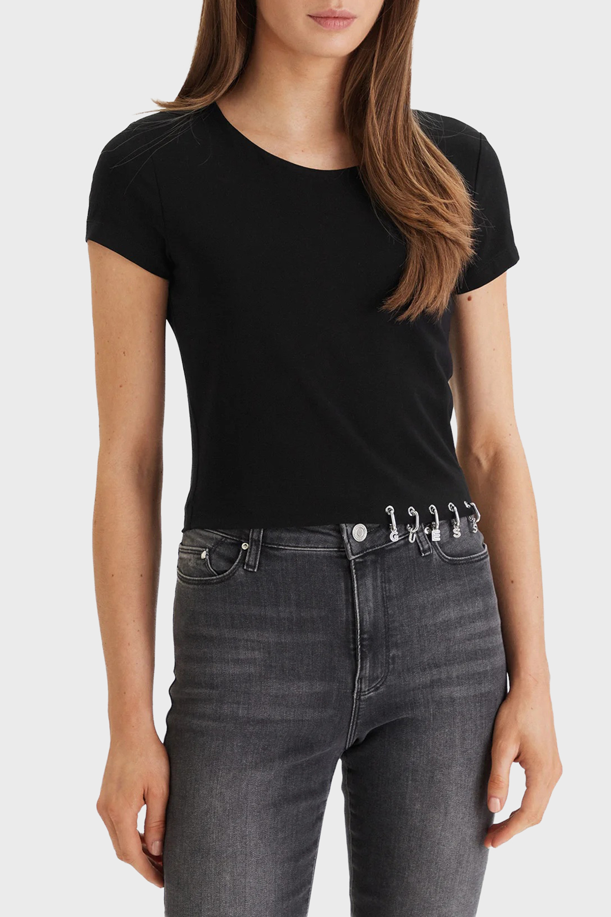 Guess Jersey Logo Detaylı Pamuklu Bisiklet Yaka Crop  W6GP11K2933 Kadın Top W6GP11 K2933 JBLK SİYAH