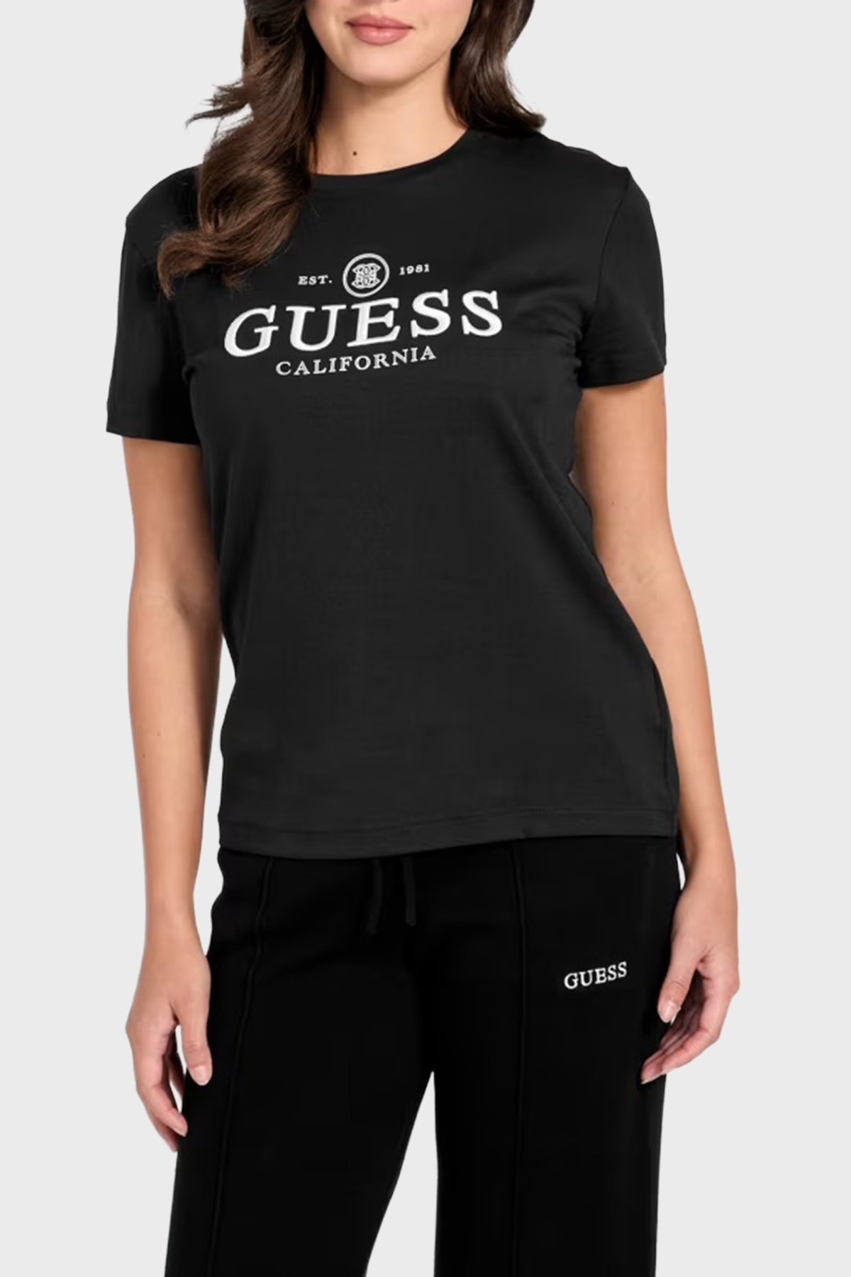 Guess Logolu Pamuk Karışımlı Slim Fit Bisiklet Yaka  V6RI06KD741 Kadın T Shirt V6RI06 KD741 JBLK SİYAH