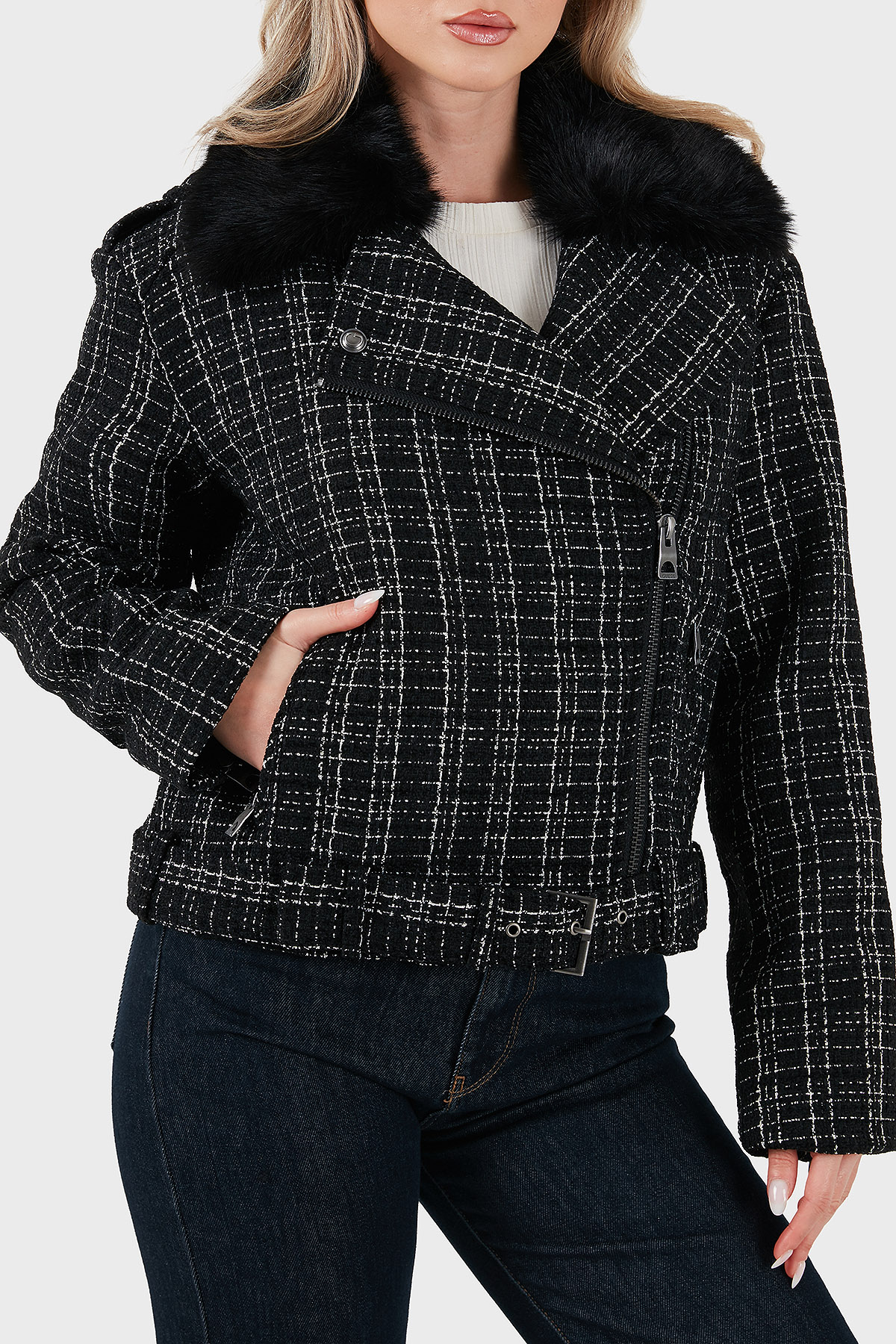 Guess Sandra Regular Fit Çıkarılabilir Tüy Detaylı Yaka Fermuarlı  W5BL16W2382 Kadın Ceket W5BL16 W2382 JBLK SİYAH