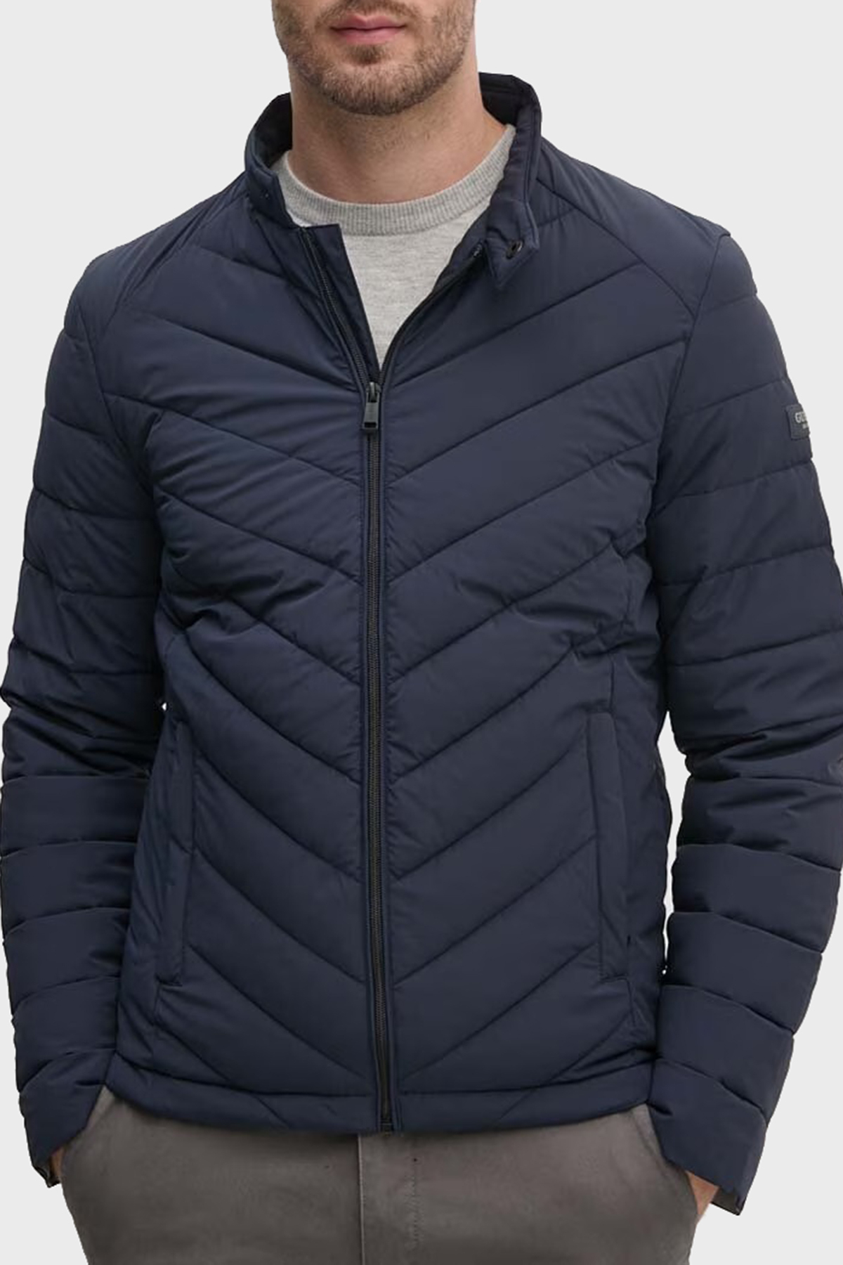 Guess Stretch Kapitoneli Regular Fit Dik Yaka Suya Dayanıklı  M4YL05WG9O2 Erkek Mont M4YL05 WG9O2 G7V2 LACİVERT