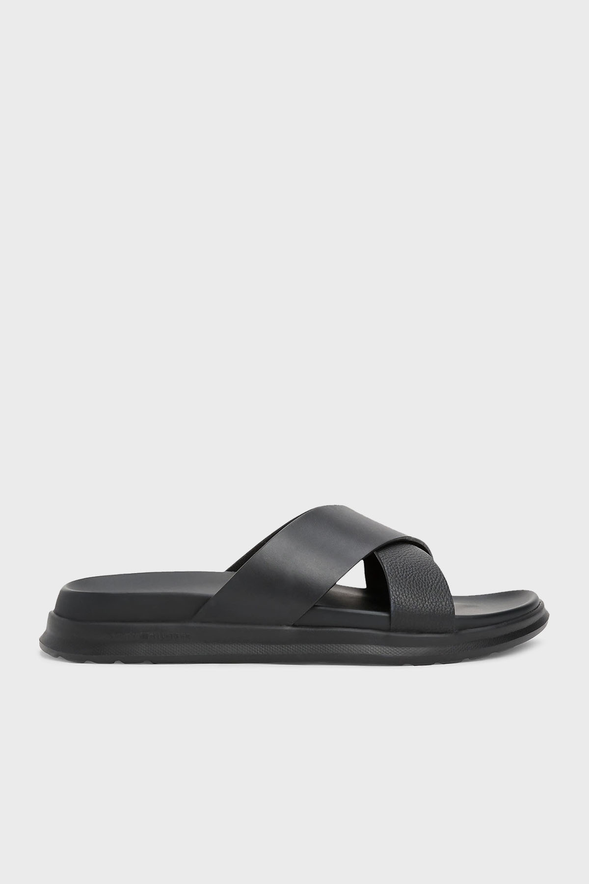 Tommy Hilfiger % 100 Deri Çapraz Çift Bantlı Erkek Sandalet FM0FM05358 BDS SİYAH