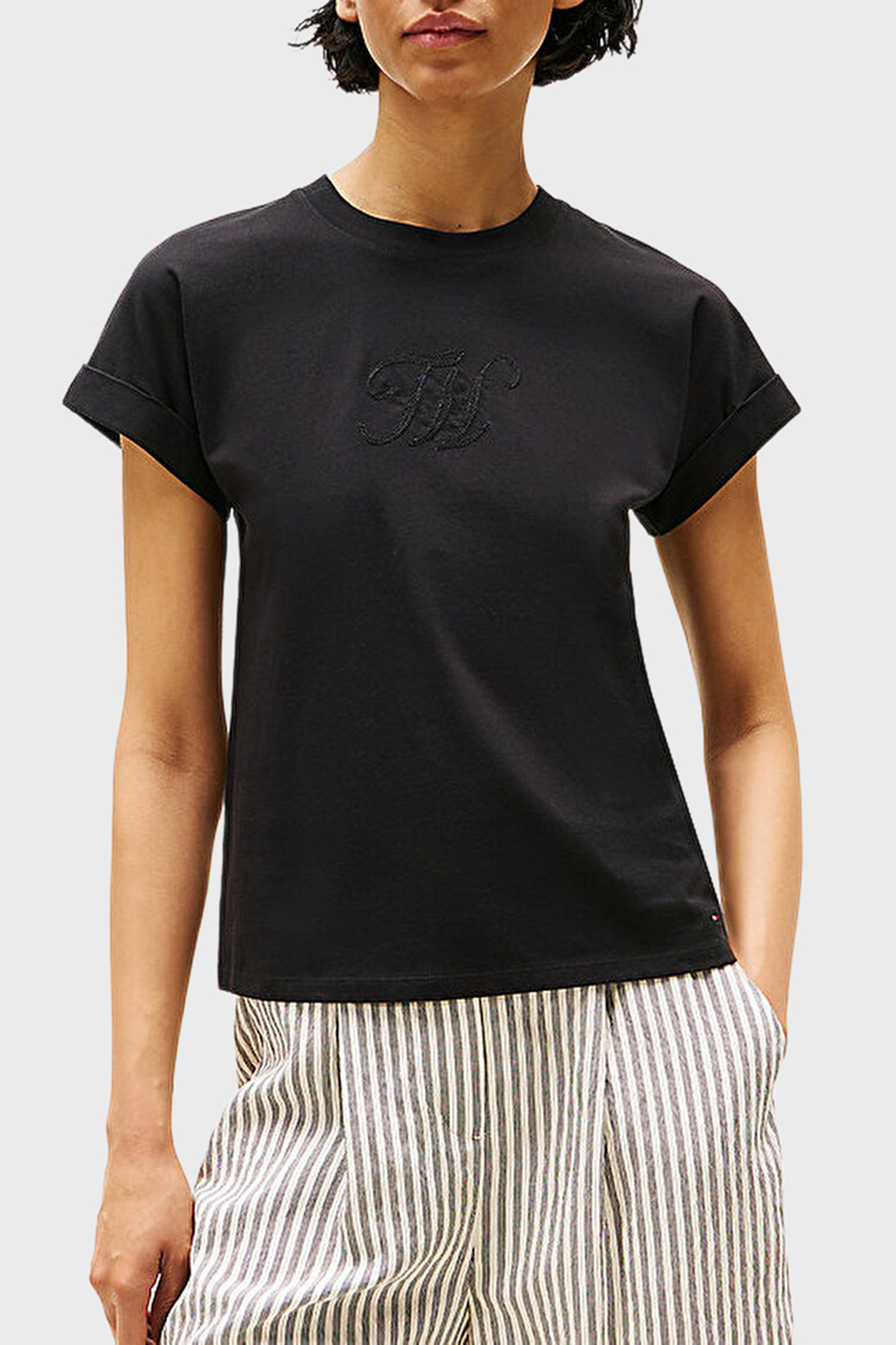 Tommy Hilfiger % 100 Pamuk Regular Fit Bisiklet Yaka Logolu Kadın T Shirt WW0WW47157 BDS SİYAH