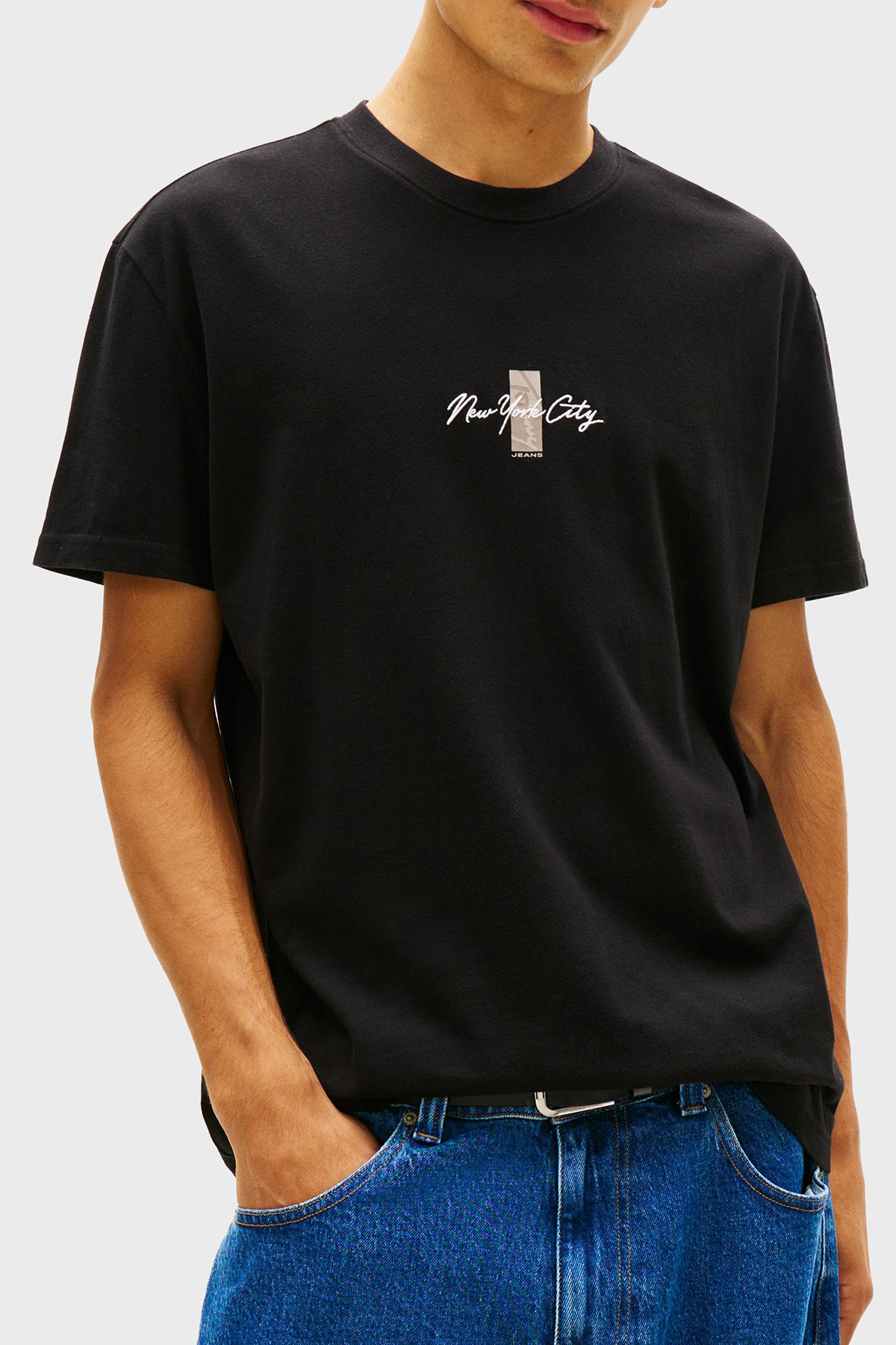 Tommy Jeans % 100 Pamuk Regular Fit Bisiklet Yaka Sırt Detaylı Erkek T Shirt DM0DM22532 BDS SİYAH
