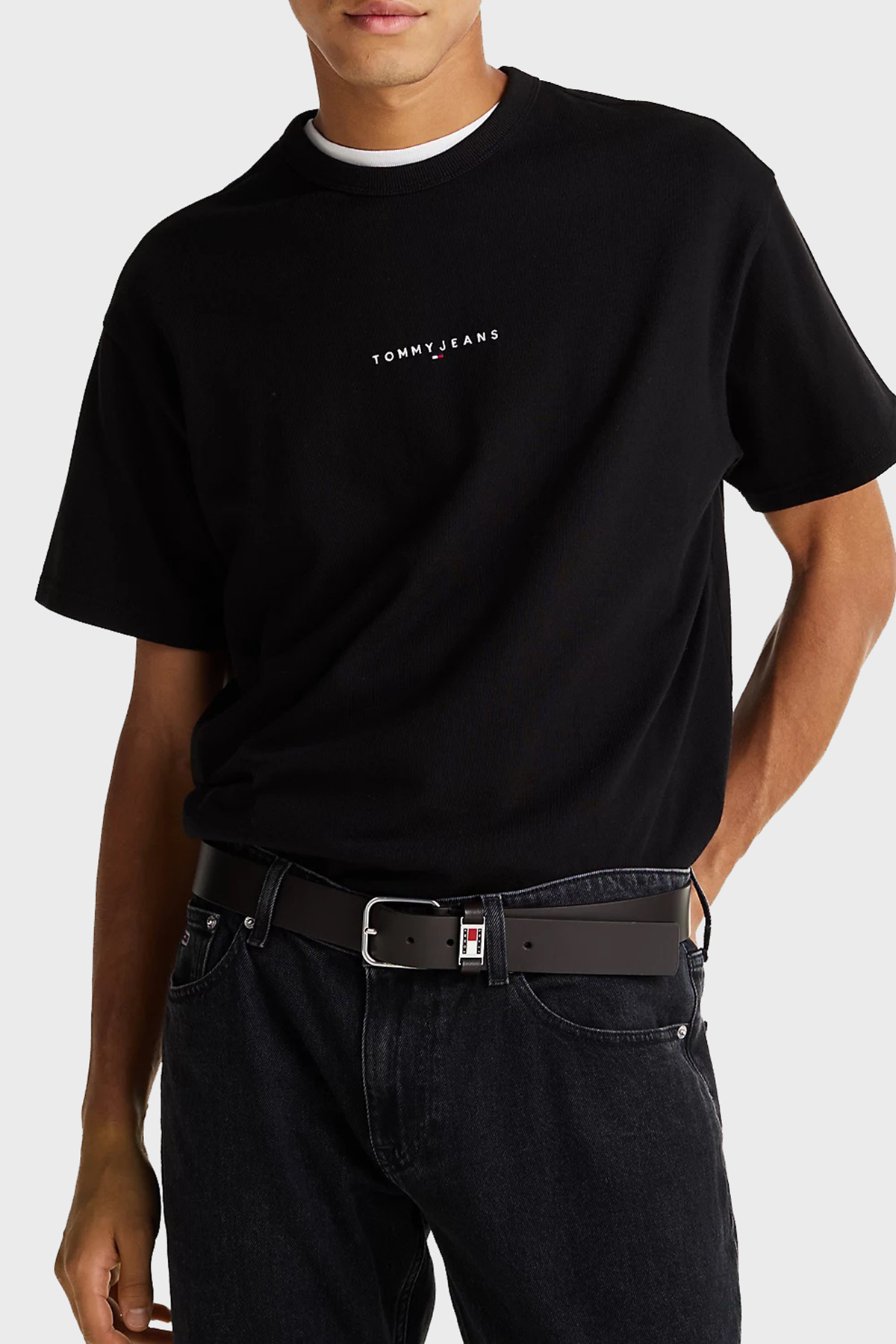 Tommy Jeans % 100 Pamuk Relaxed Fit Bisiklet Yaka Erkek T Shirt DM0DM21110 BDS SİYAH