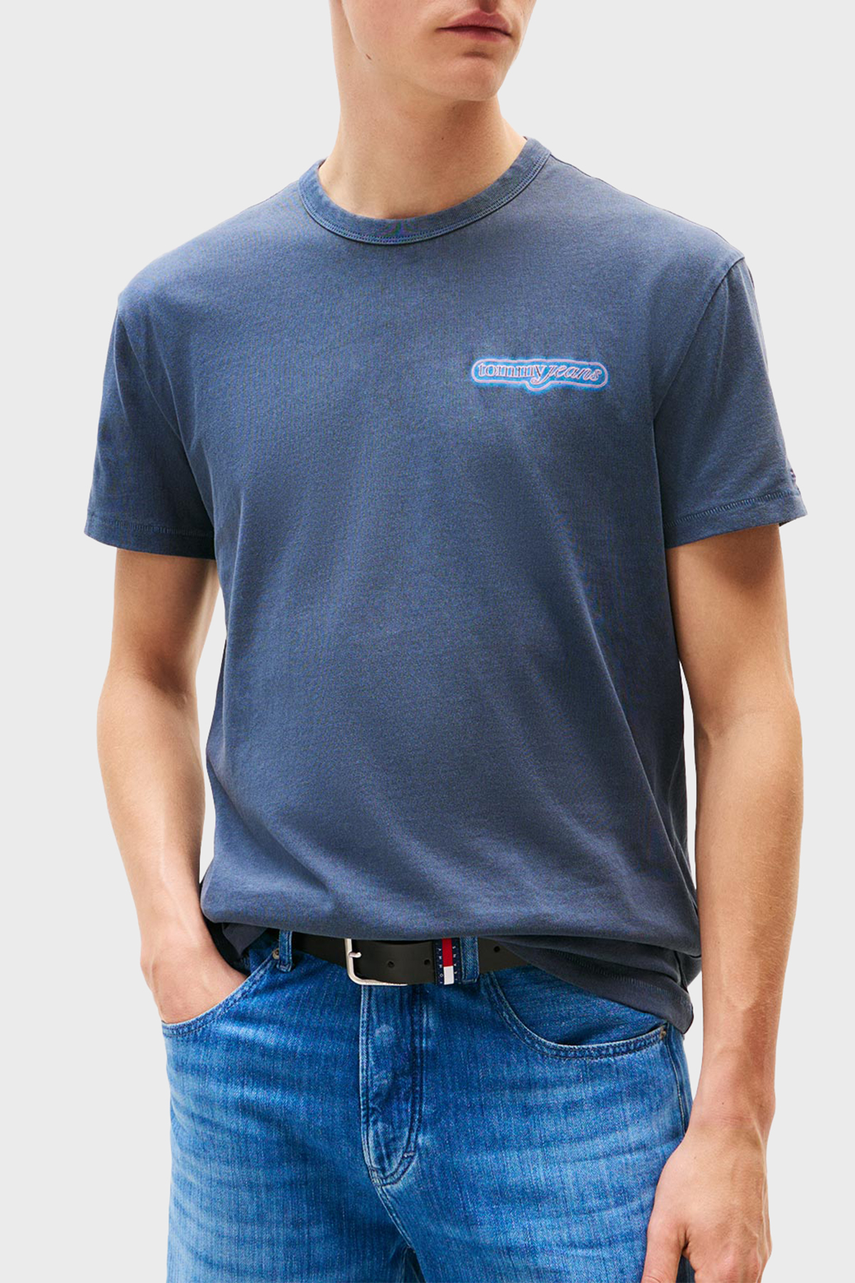 Tommy Jeans Baskılı Pamuklu Regular Fit Bisiklet Yaka Erkek T Shirt DM0DM21829 C1G LACİVERT