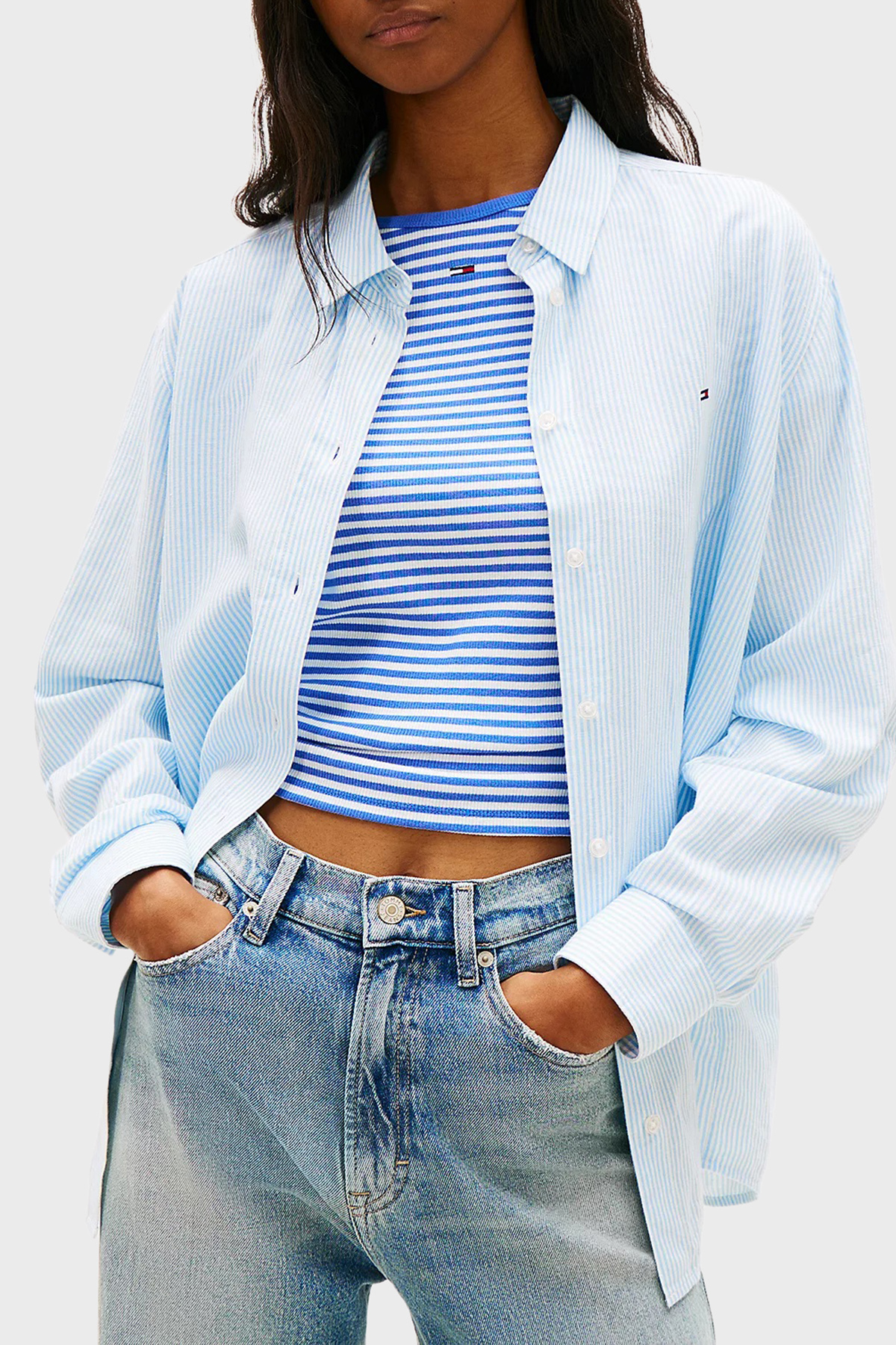 Tommy Jeans Çizgili Keten ve Pamuk Karışımlı Klsaik Yaka Uzun Kollu Kadın Gömlek DW0DW22209 0A6 AÇIK MAVİ