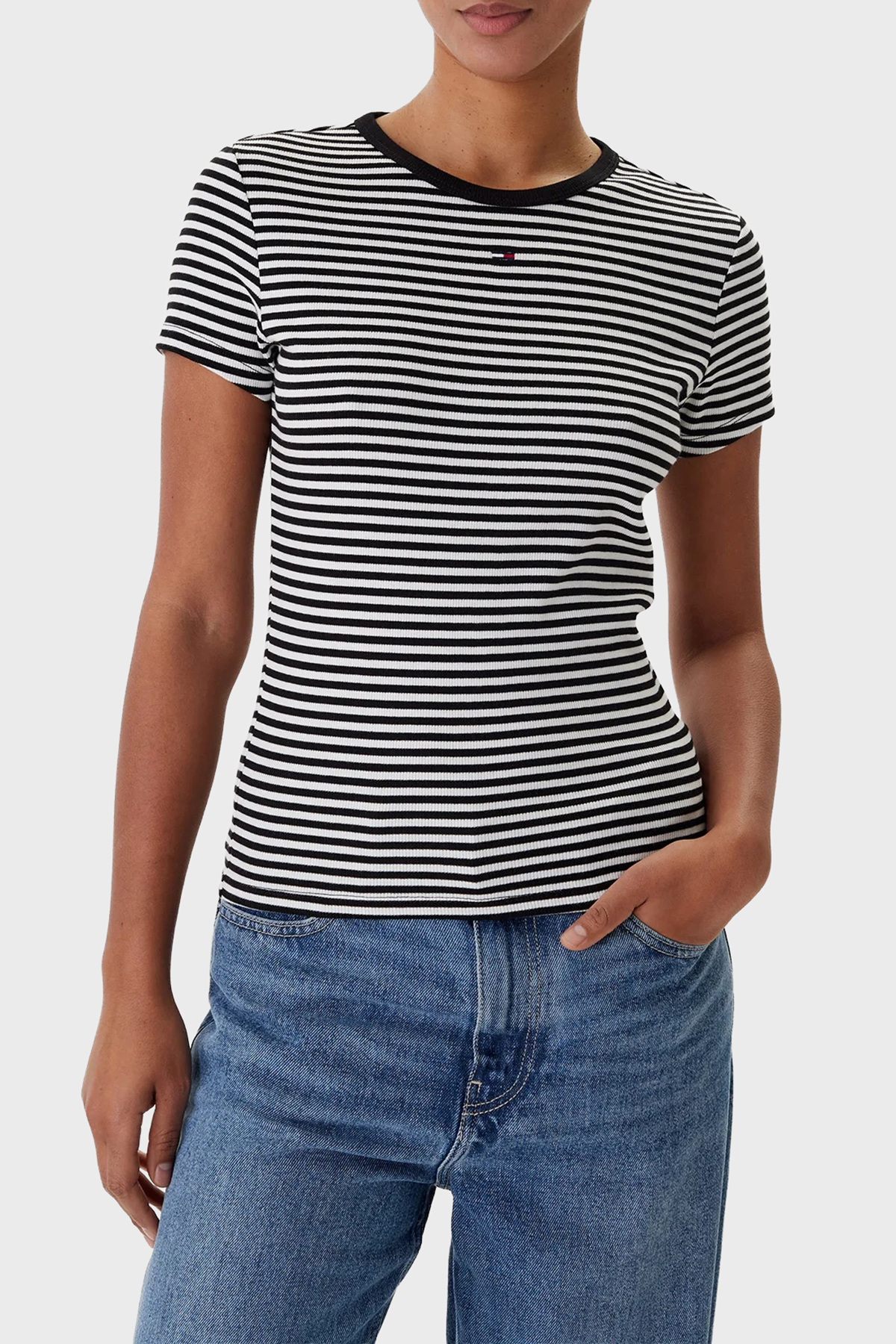 Tommy Jeans Çizgili Pamuklu Slim Fit Bisiklet Yaka Kadın T Shirt DW0DW17383 0AQ SİYAH-EKRU