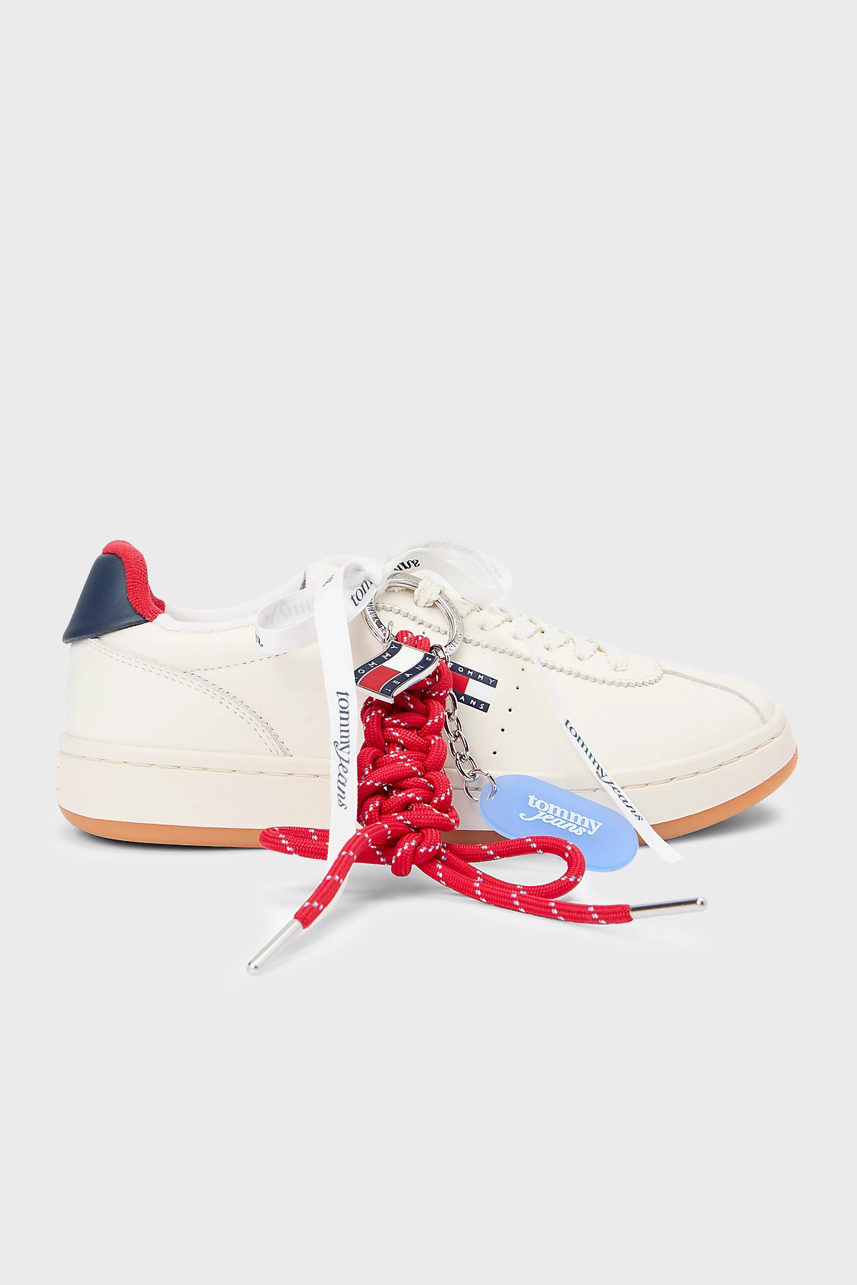 Tommy Jeans Deri Logolu Charm Detaylı Sneaker Kadın Ayakkabı EN0EN03032 0K8 Fil Dişi