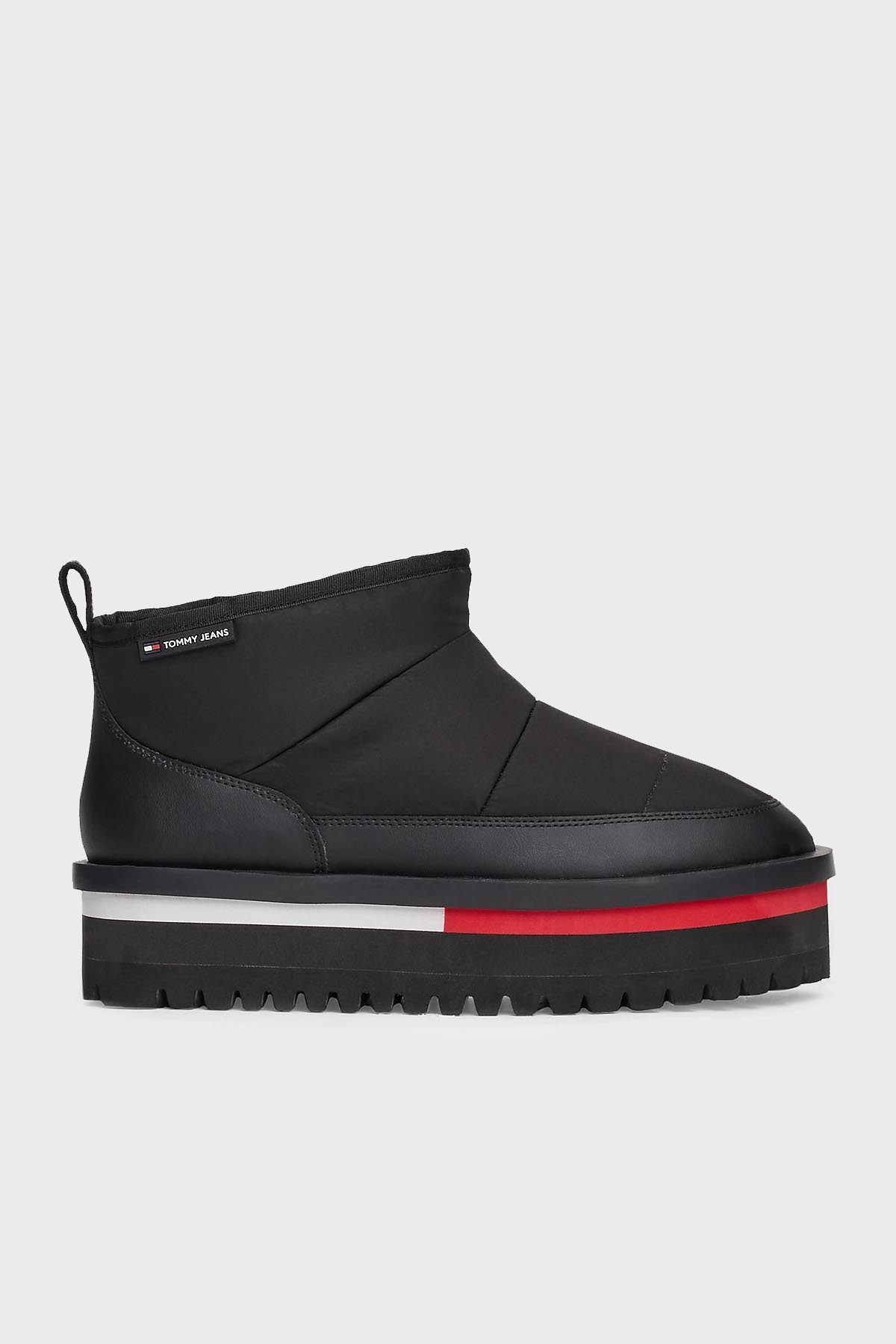 Tommy Jeans Kapitoneli Tırtıklı Platform Taban Kısa Kadın Bot EN0EN02689 BDS SİYAH