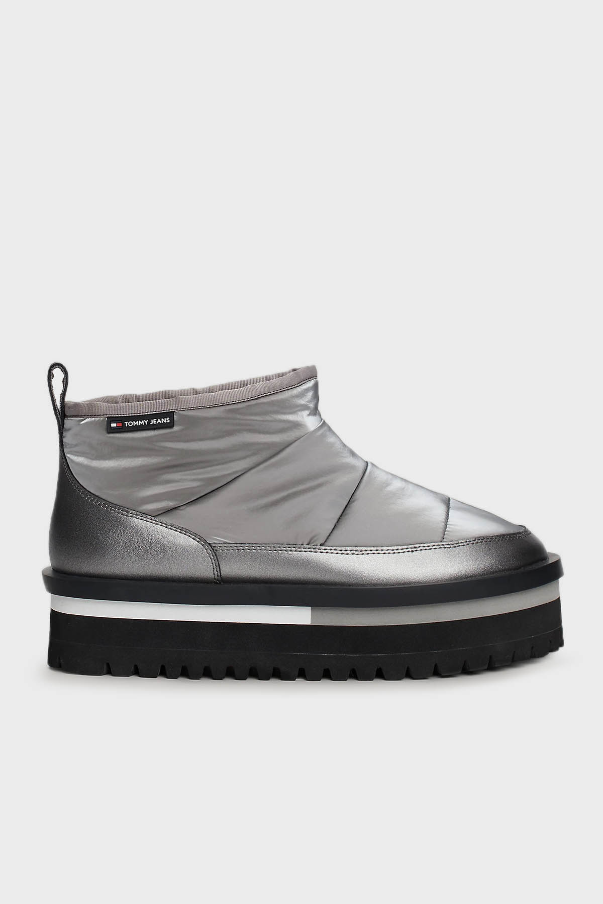 Tommy Jeans Kapitoneli Tırtıklı Platform Taban Kısa Kadın Bot EN0EN02689 TRH GÜMÜŞ