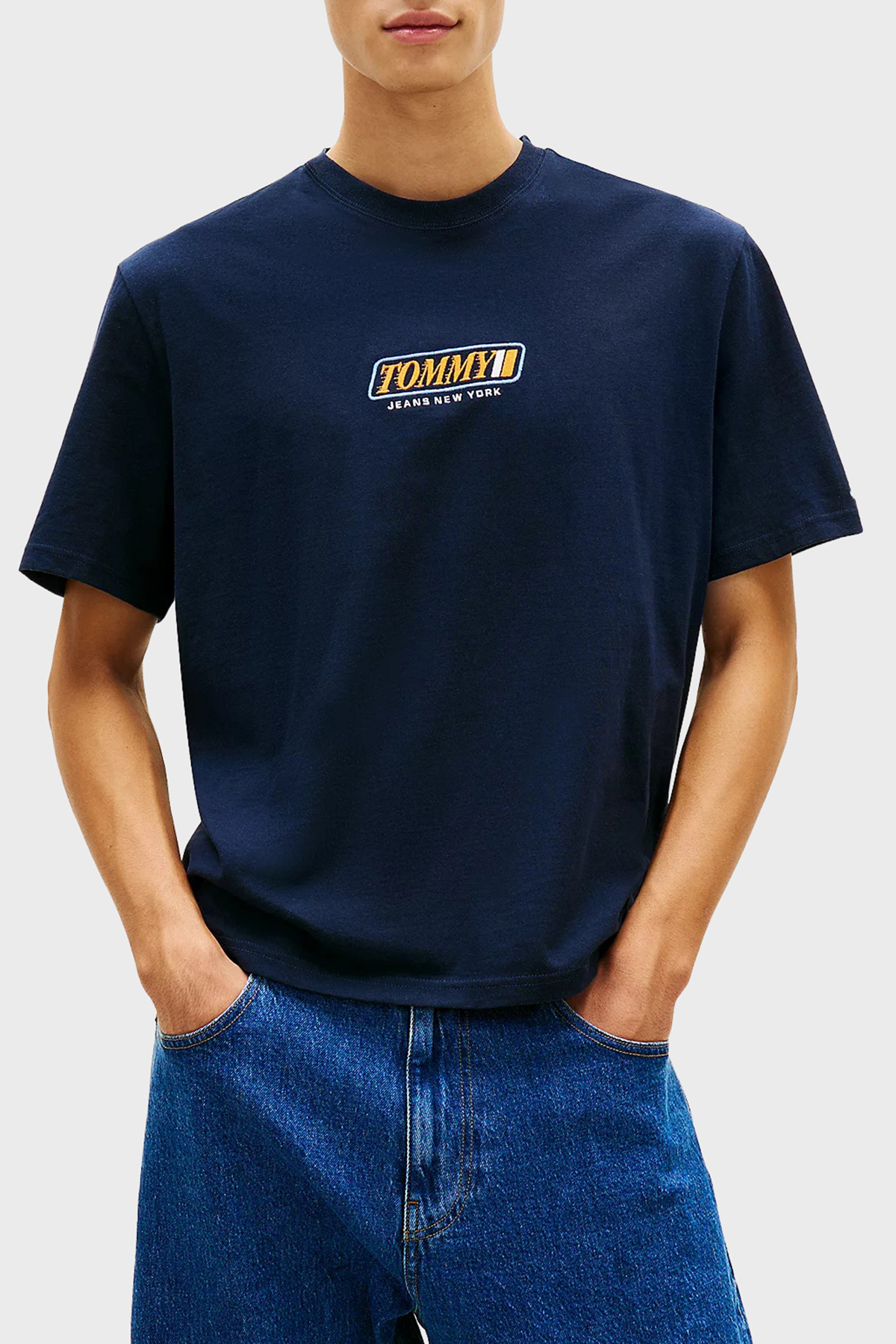 Tommy Jeans Logolu Pamuklu Regular Fit Bisiklet Yaka Erkek T Shirt DM0DM22546 C1G LACİVERT