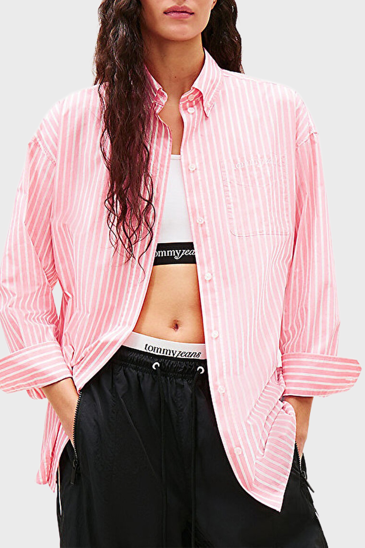 Tommy Jeans Pamuk Karışımlı Oversize Çizgili Poplin Kadın Gömlek DW0DW22218 0D2 PEMBE