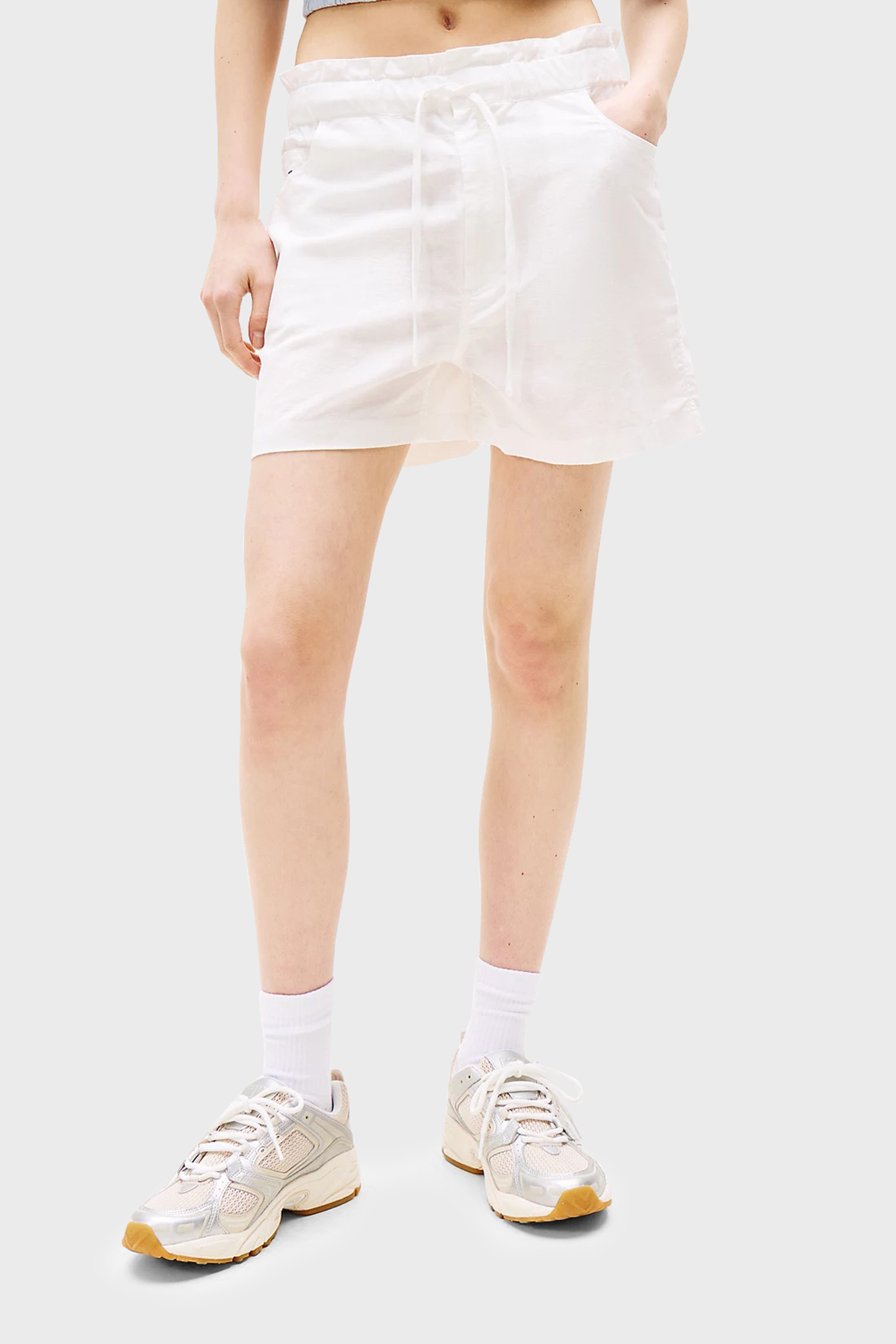 Tommy Jeans Pamuk ve Keten Karışımlı Regular Fit Normal Bel Mini Kadın Short DW0DW20360 YBL BEYAZ