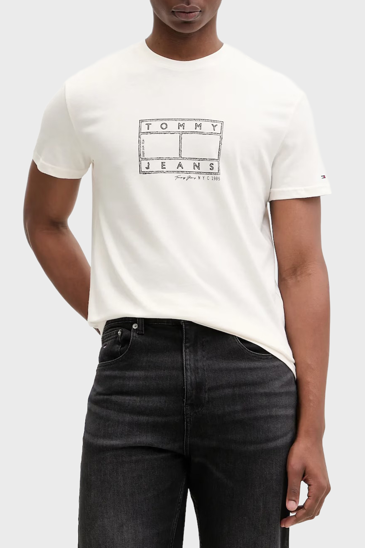 Tommy Jeans Pamuklu Regular Fit Logolu Bisiklet Yaka Erkek T Shirt DM0DM22317 YBH BEYAZ