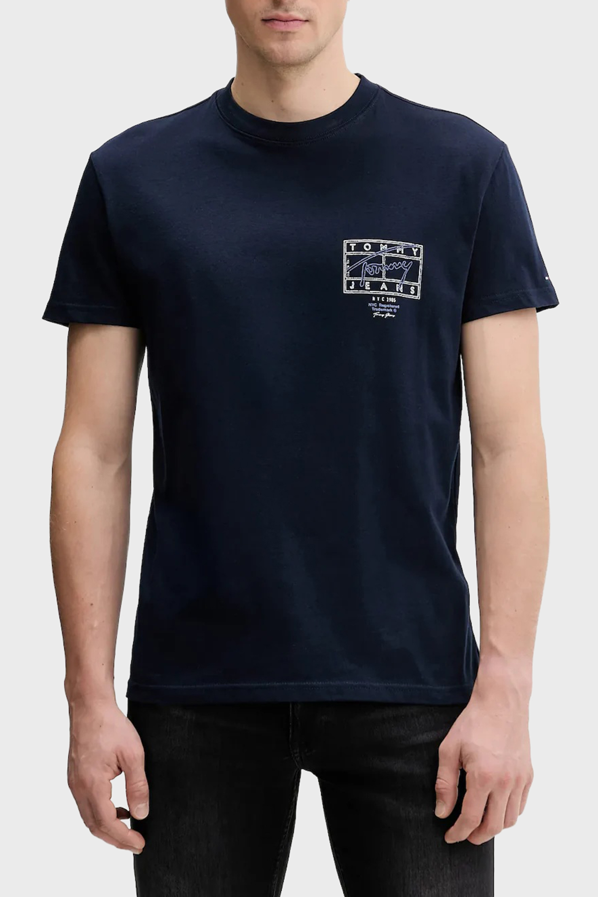 Tommy Jeans Pamuklu Regular Fit Logolu Bisiklet Yaka Erkek T Shirt DM0DM22319 C1G LACİVERT