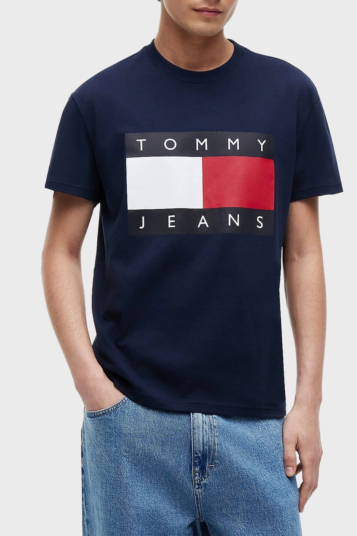 Tommy Jeans Pamuklu Regular Fit Logolu Bisiklet Yaka Erkek T Shirt DM0DM22645 C1G LACİVERT