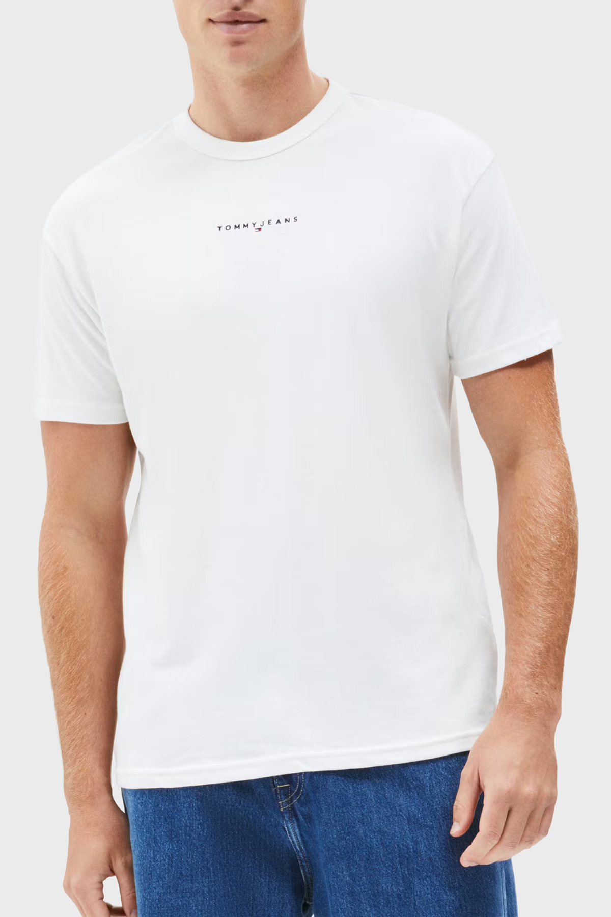 Tommy Jeans Pamuklu Relaxed Fit Logolu Bisiklet Yaka Erkek T Shirt DM0DM21110 YBL BEYAZ