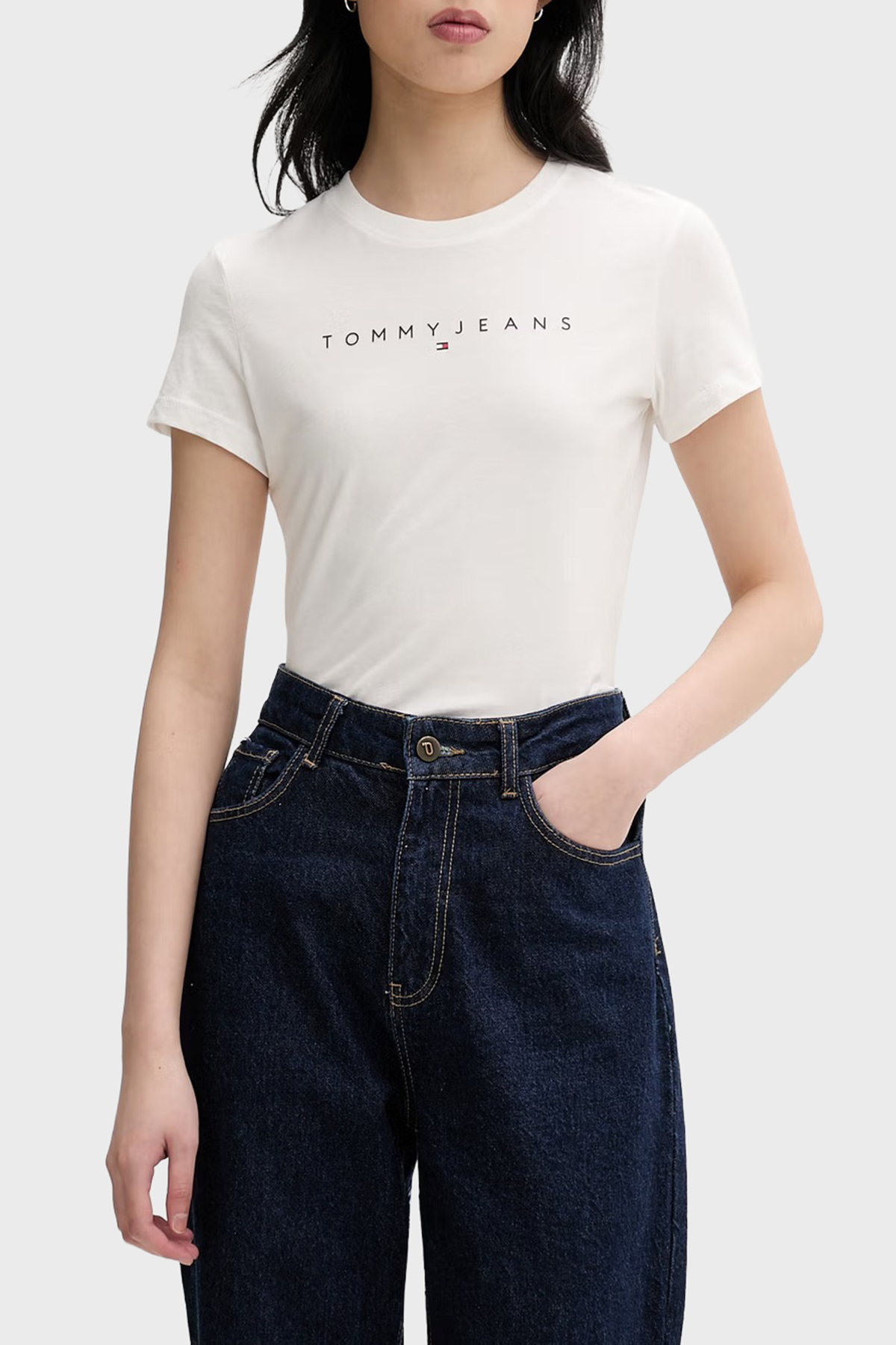 Tommy Jeans Pamuklu Slim Fit Logo Baskılı Bisiklet Yaka Kadın T Shirt DW0DW18398 YBL BEYAZ
