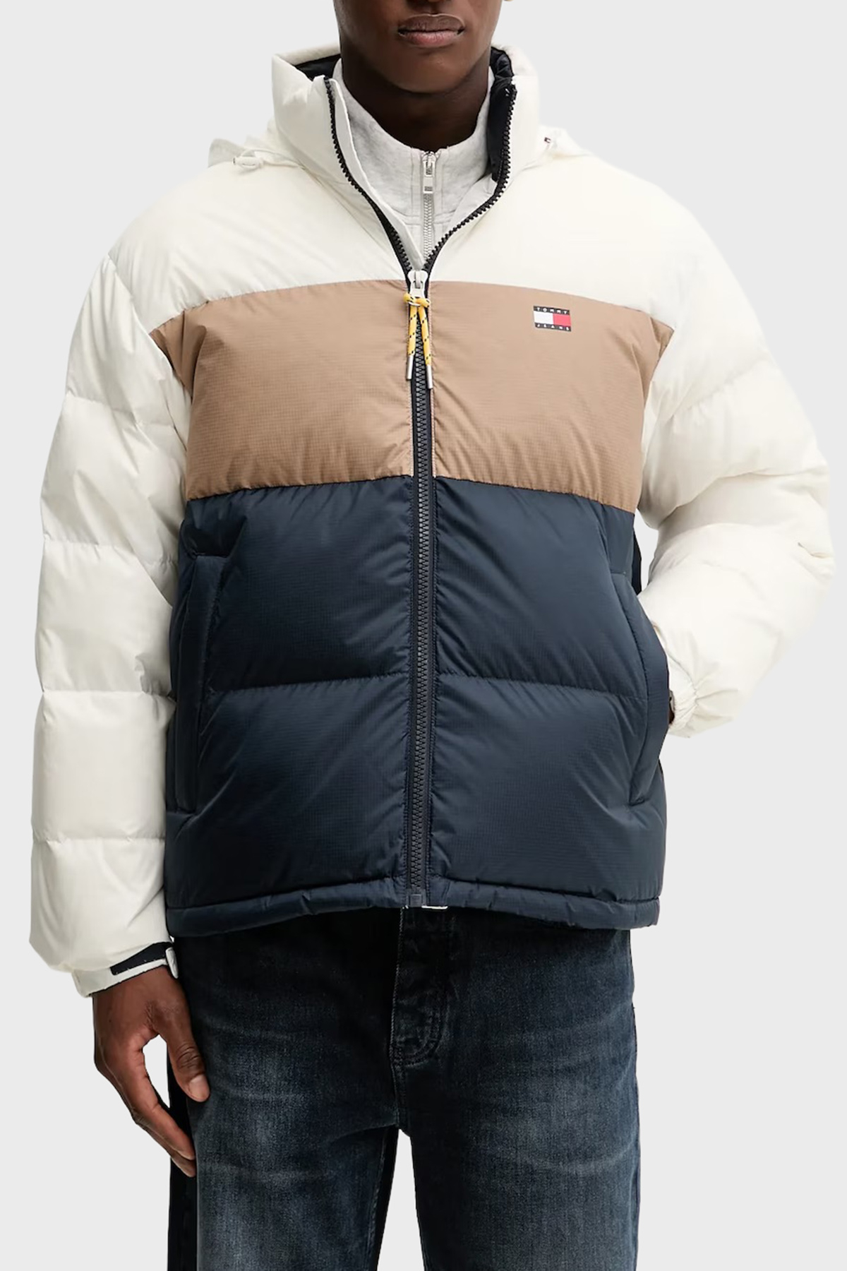 Tommy Jeans Regular Fit Logolu Dik Yaka Kapüşonlu Erkek Mont DM0DM22117 YBL BEYAZ