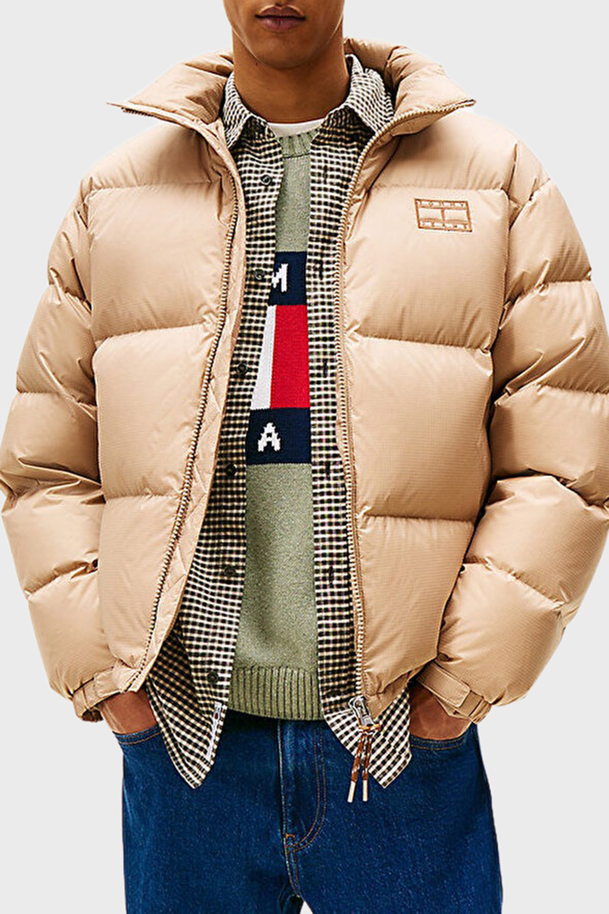 Tommy Jeans Relaxed Fit Çıkarılabilir Kapüşonlu Su İtici Şişme Erkek Mont DM0DM22036 AFE BEJ