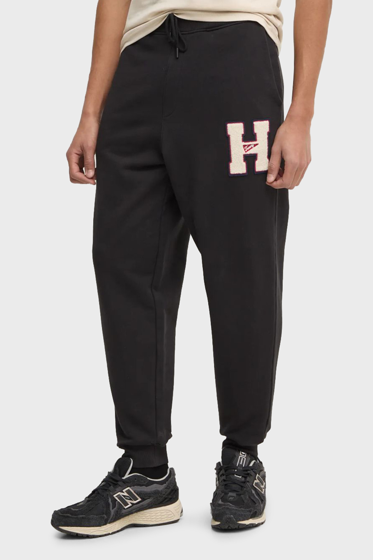 Tommy Jeans Relaxed Fit Normal Bel Ribanalı Paça Jogger Erkek Pantolon DM0DM21277 BDS SİYAH