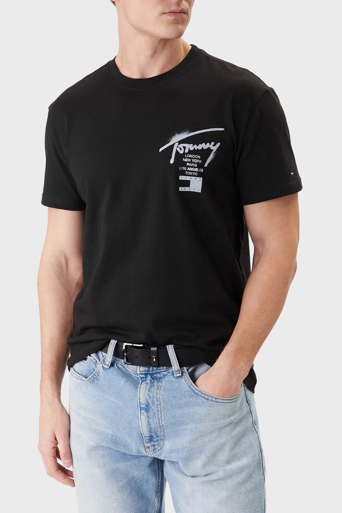 Tommy Jeans Sırt Baskılı Pamuklu Regular Fit Bisiklet Yaka Erkek T Shirt DM0DM22553 BDS SİYAH
