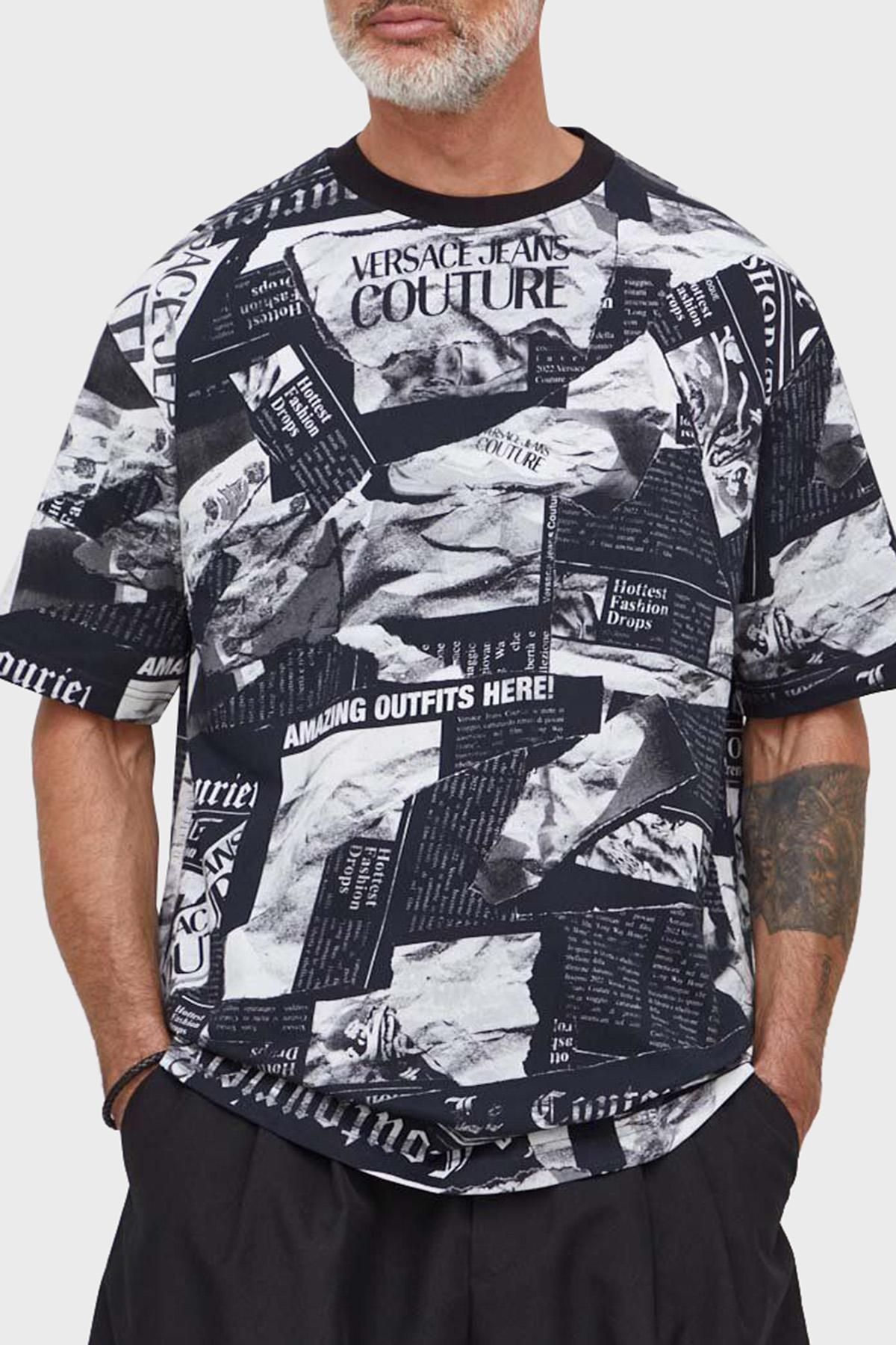 Versace Jeans Couture Desenli Bisiklet Yaka Pamuklu Relaxed Fit Erkek T Shirt 76GAH6L0 JS275 899 SİYAH