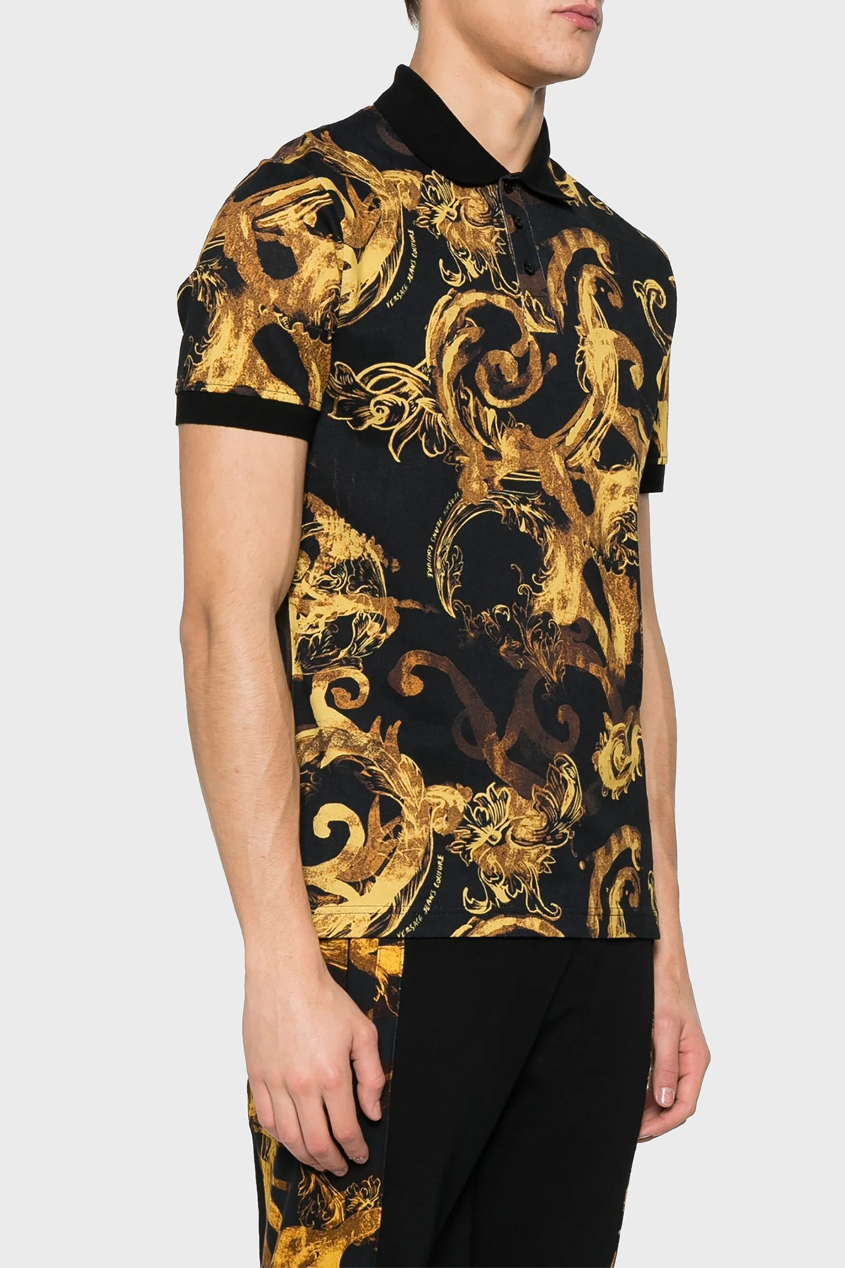 Versace Jeans Couture Desenli Pamuklu Slim Fit Erkek Polo Yaka T Shirt 76GAG6S0 JS286 G89 SİYAH-GOLD