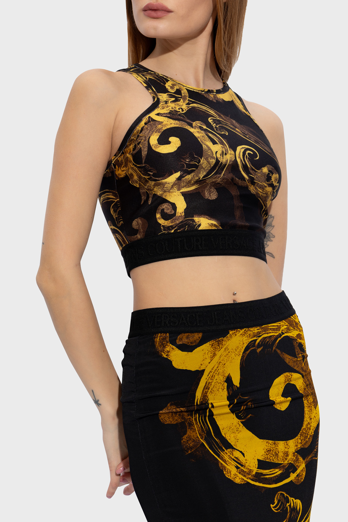 Versace Jeans Couture Desenli Slim Fit Crop Kadın Top 76HAM227 JS292 G89 SİYAH-GOLD