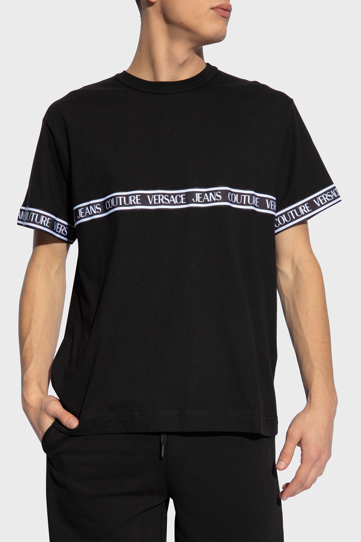 Versace Jeans Couture Logolu Bisiklet Yaka Pamuklu Regular Fit Erkek T Shirt 76GAHC06 CJ01C 899 SİYAH