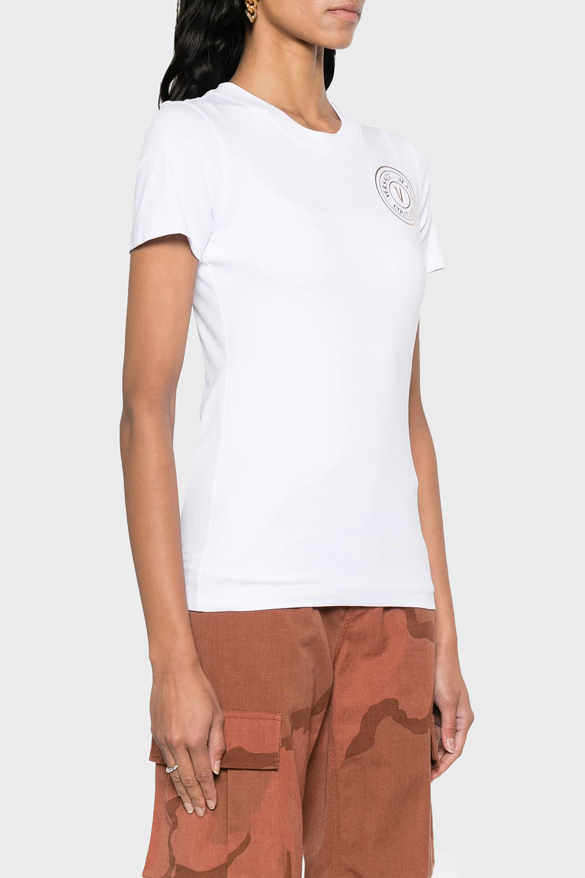 Versace Jeans Couture Pamuklu Regular Fit Bisiklet Yaka Kadın T Shirt 76HAHT02 CJ03T G03 BEYAZ