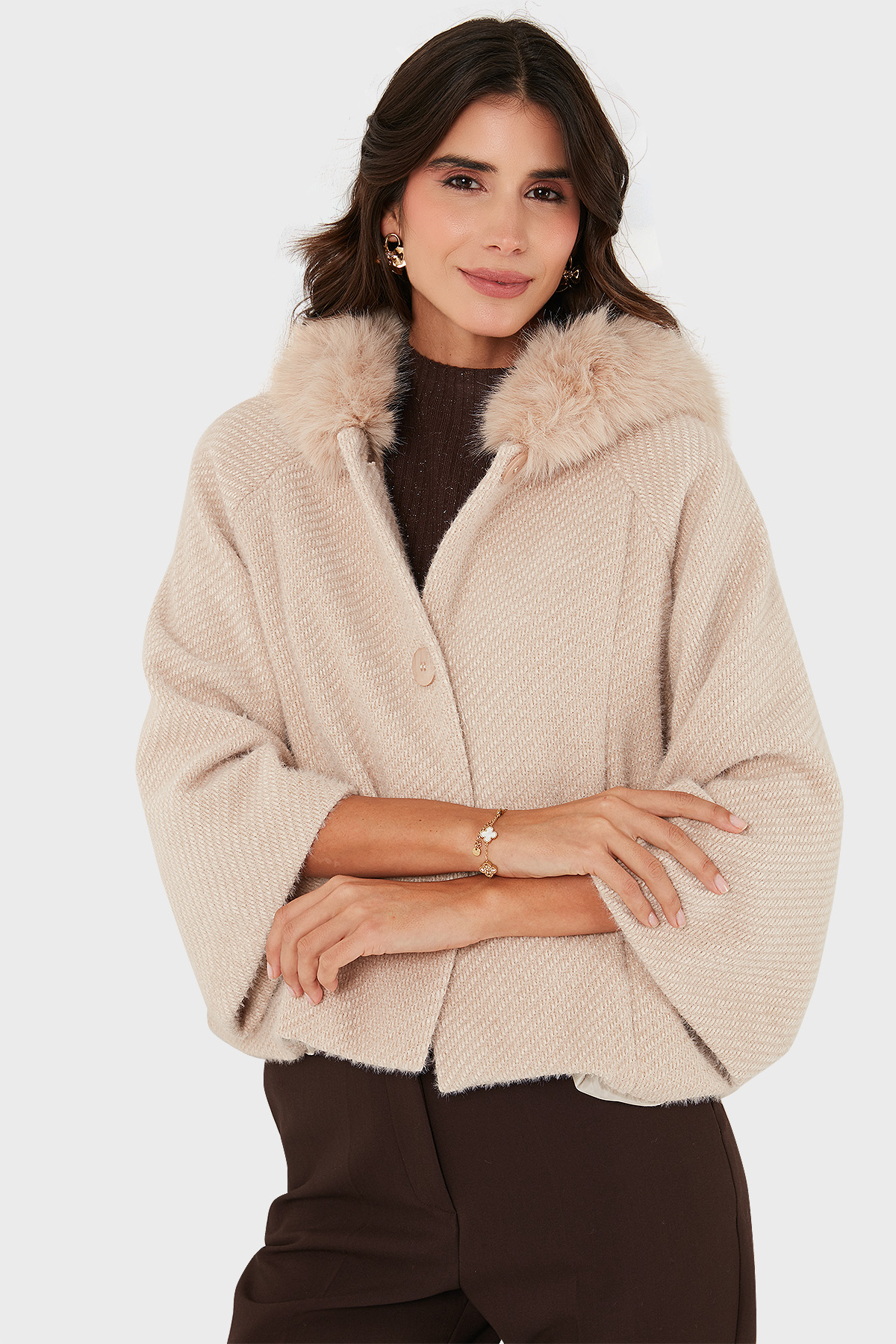 Via Dante Oversize Yumuşak Tüylü Kapüşon Truvakar Kollu Kadın Mont 690920 BEJ
